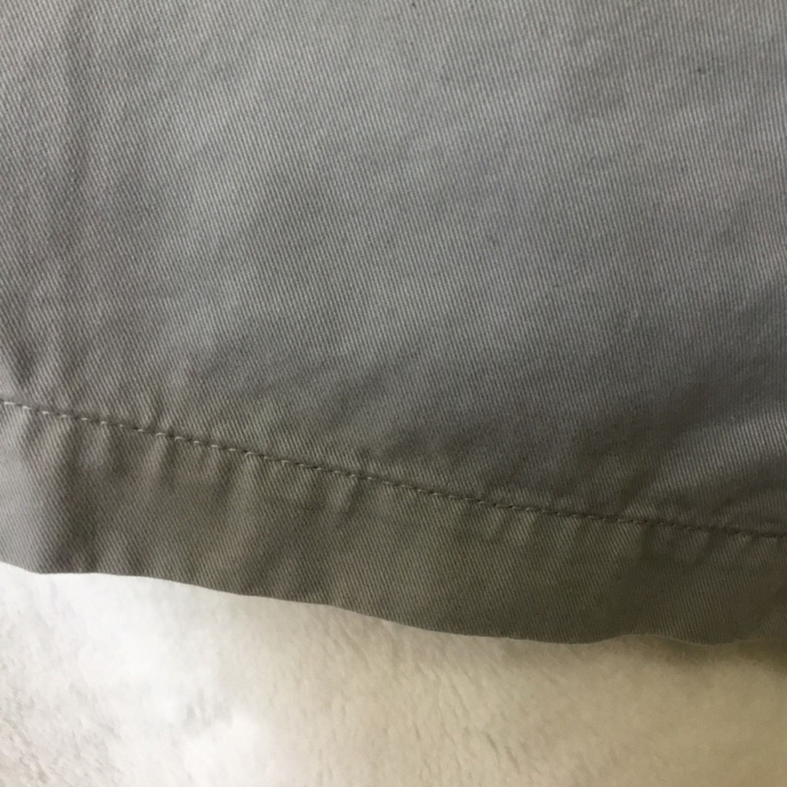 Banana Republic Banana Republic Men's Light Gray Aiden Chino Shorts Size US 28 / EU 44 - 11 Thumbnail