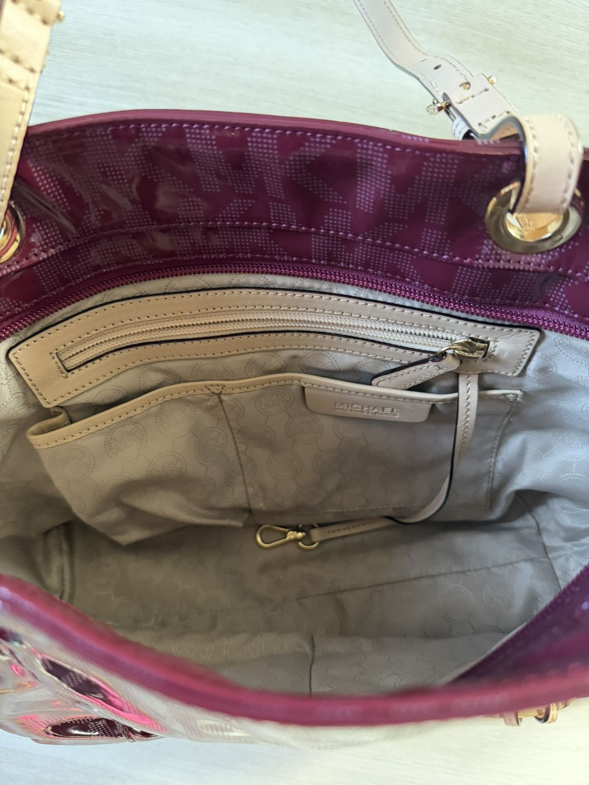 Michael Kors Michael Kors Jet Set Tote Bag Patent Leather Burgundy Logo Size ONE SIZE - 10 Thumbnail