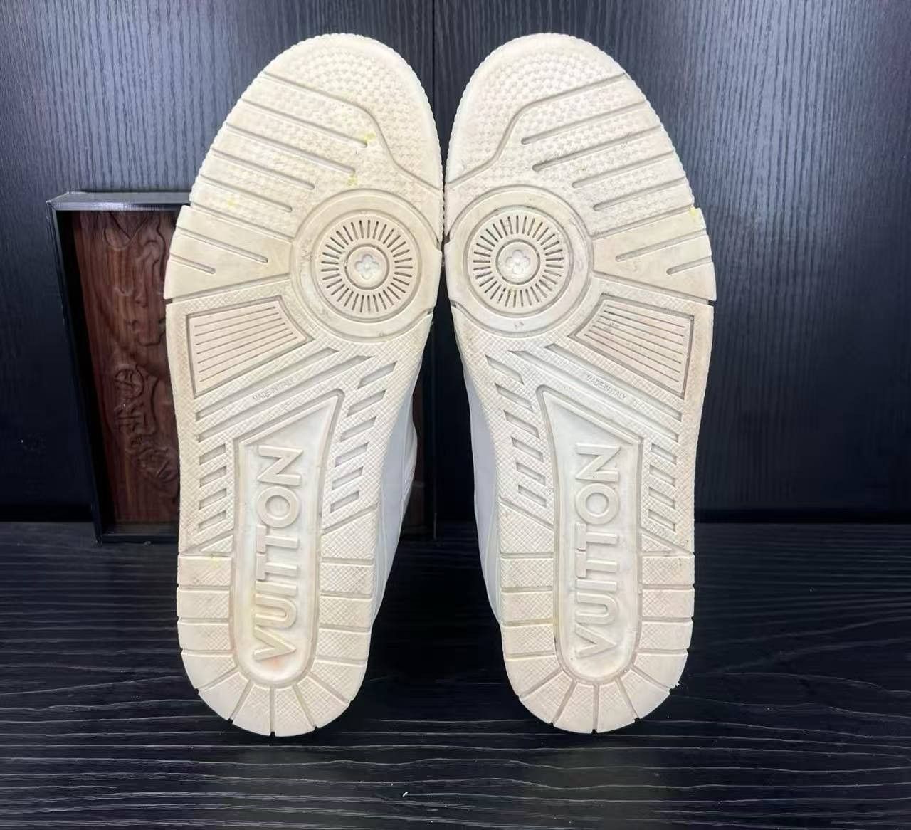 Louis Vuitton Louis Vuitton White Shoes Low Top 10US Size US 10 / EU 43 - 4 Thumbnail