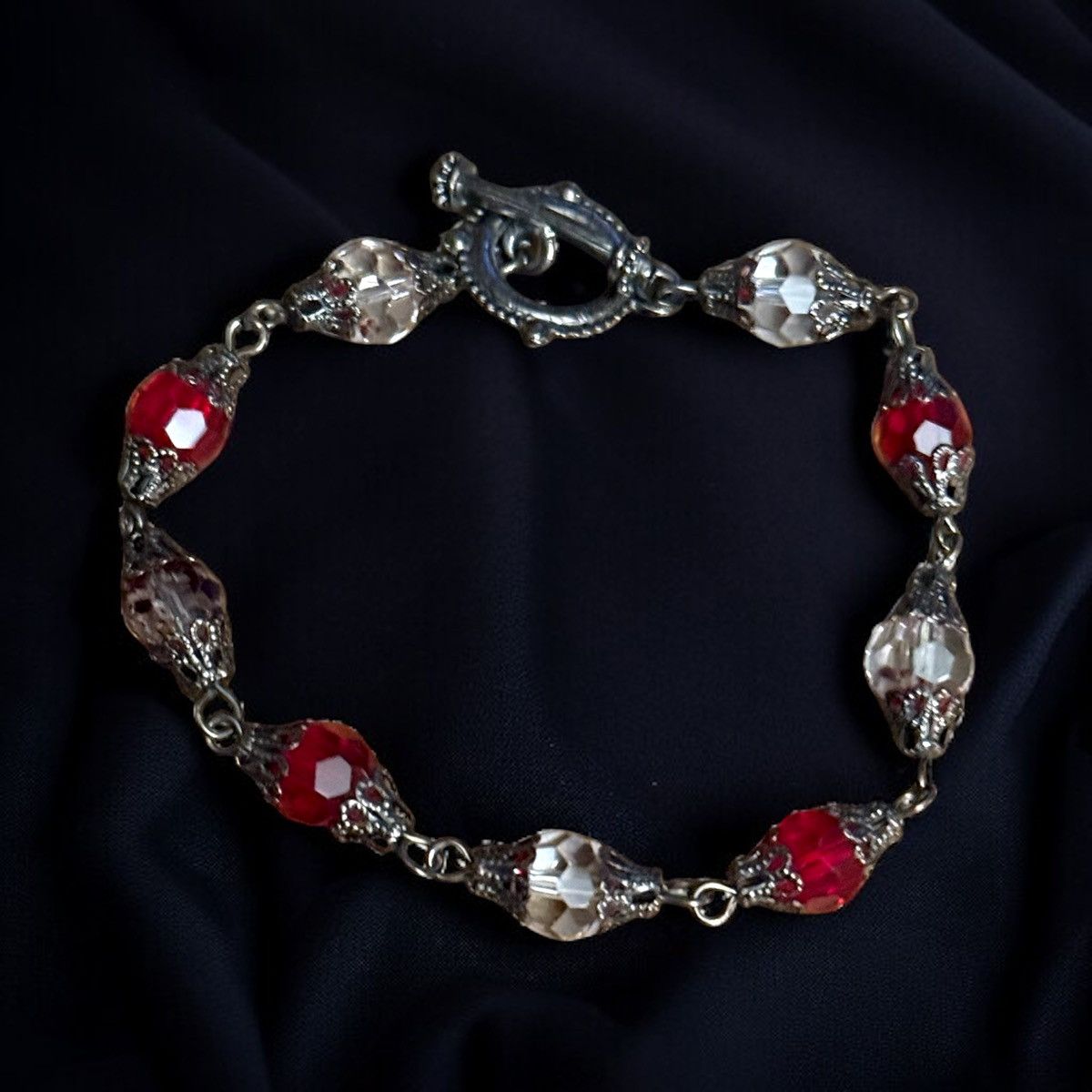 Other Silver tone red and clear faceted glass bead toggle bracelet Size ONE SIZE - 1 Thumbnail
