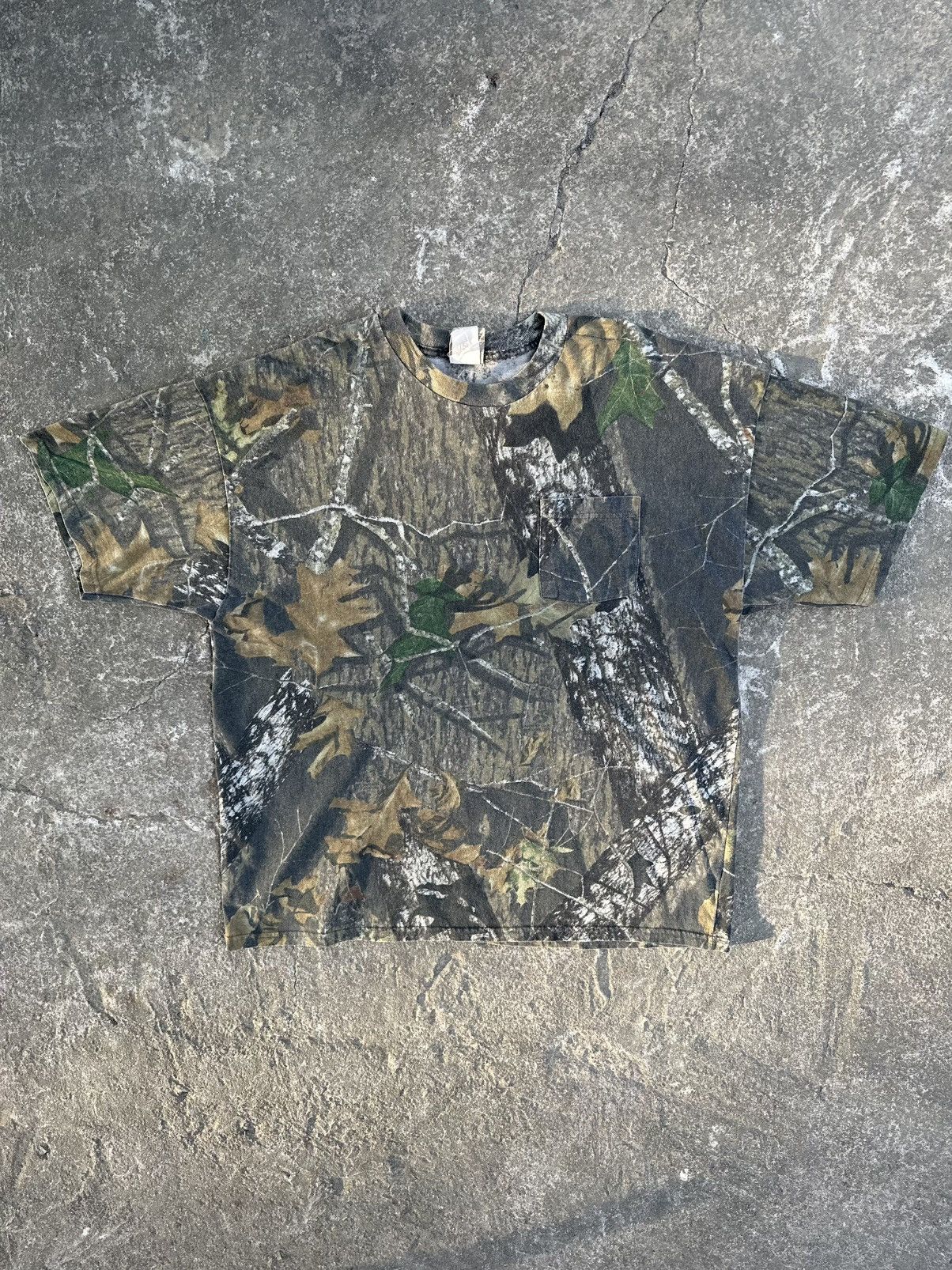 Realtree Crazy Vintage Y2K Carhartt Style Realtree Camo T-Shirts Size US XL / EU 56 / 4 - 2 Thumbnail