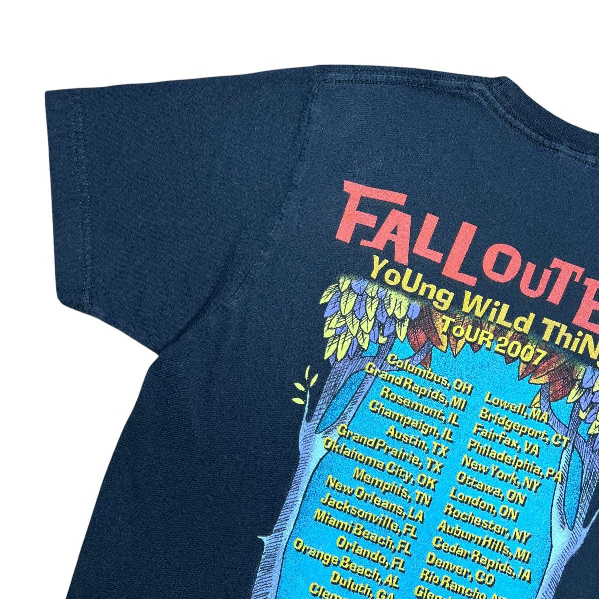 Band Tees Vintage 2007 Fall Out Boy Young Wild Things Tour Band TShirt Size US M / EU 48-50 / 2 - 11 Thumbnail