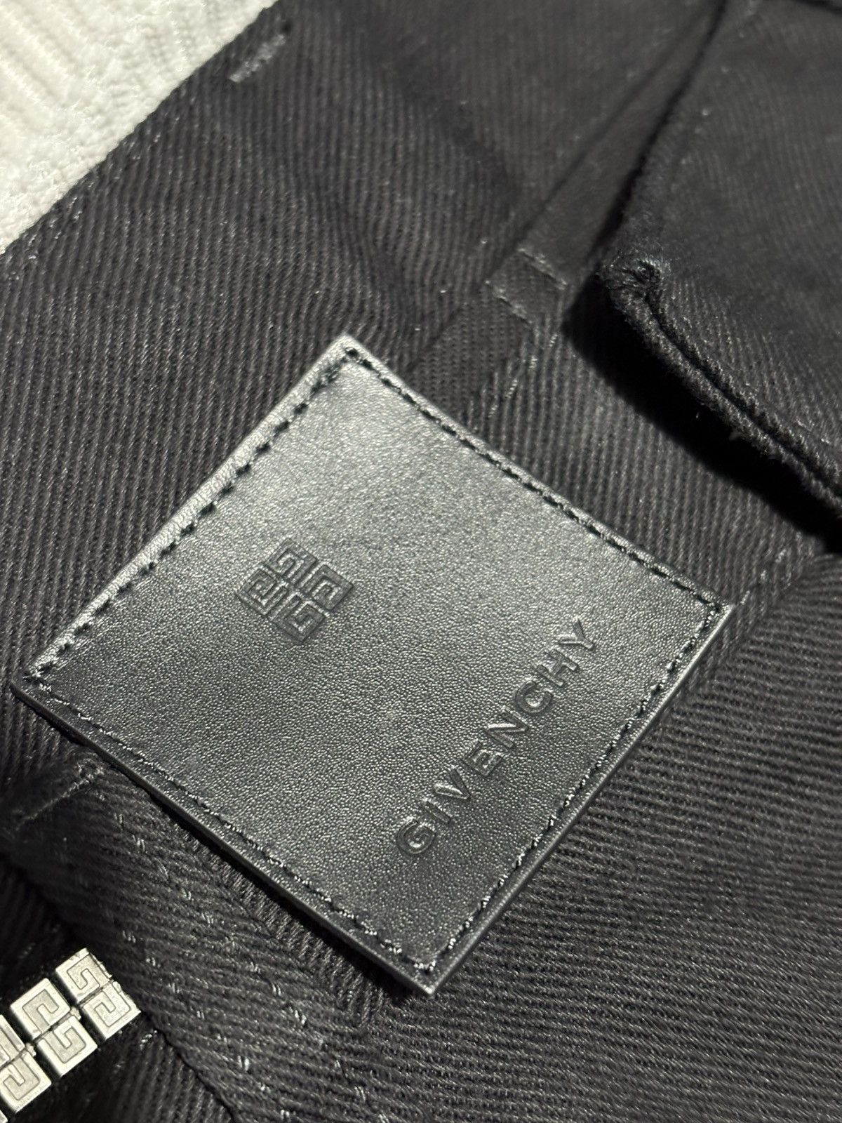Givenchy SS22 Givenchy Matthew Williams 4G Chain Zipper Denim Jeans Size US 33 - 7 Thumbnail