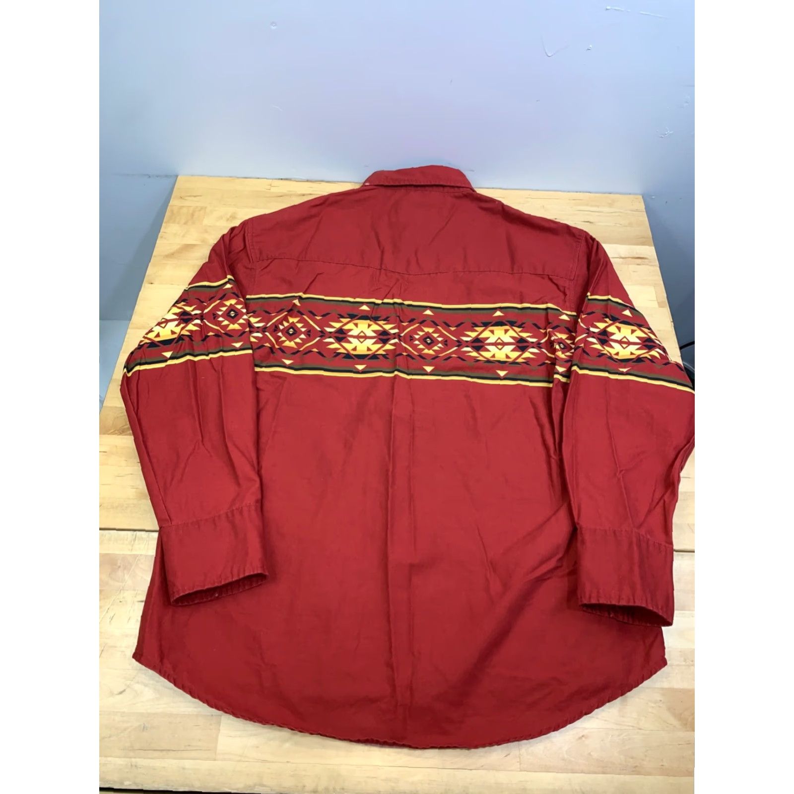Wrangler VINTAGE Wrangler Rustler Pearl Snap Shirt Mens L Red Aztec Southwest 12677 Size US L / EU 52-54 / 3 - 7 Thumbnail