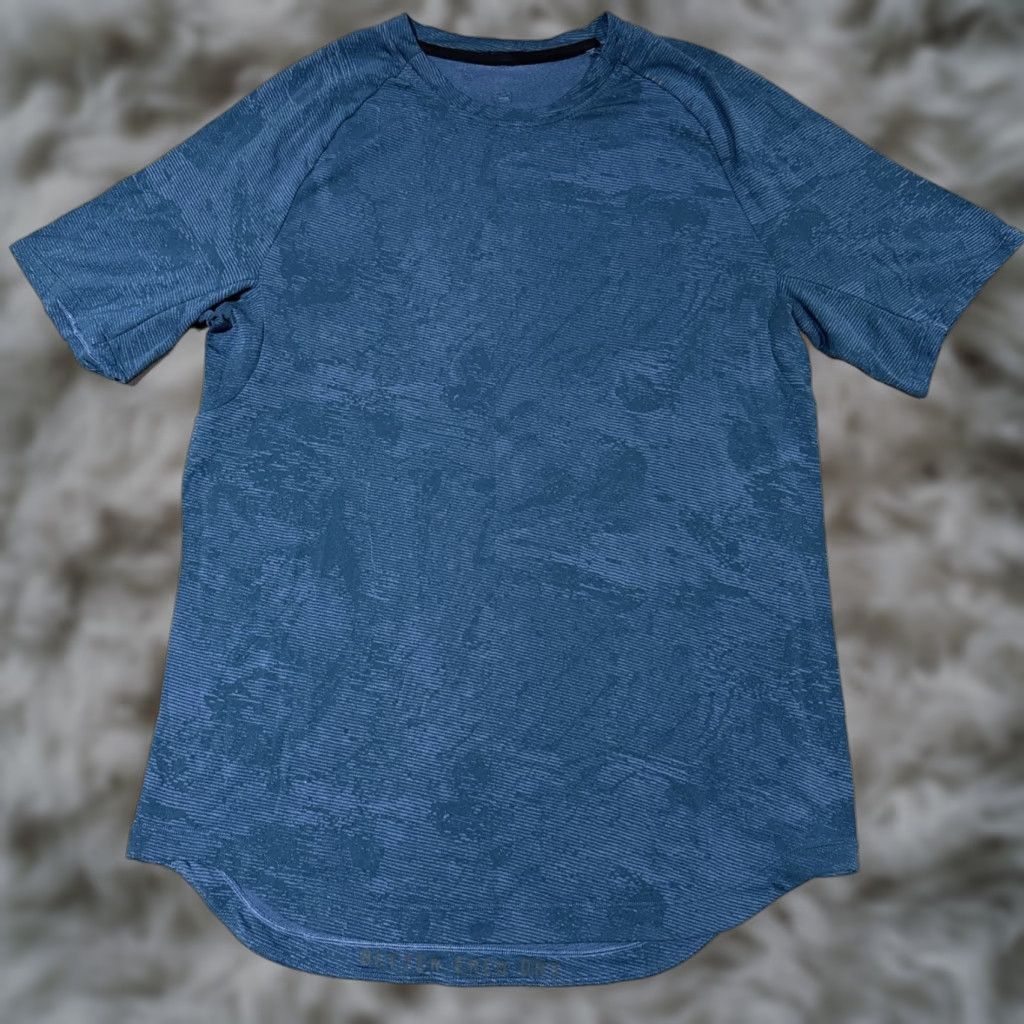 Lululemon Lululemon Shirt Mens Medium Blue Camo Drysense Short Sleeve Gym Athleisure Size US M / EU 48-50 / 2 - 1 Thumbnail