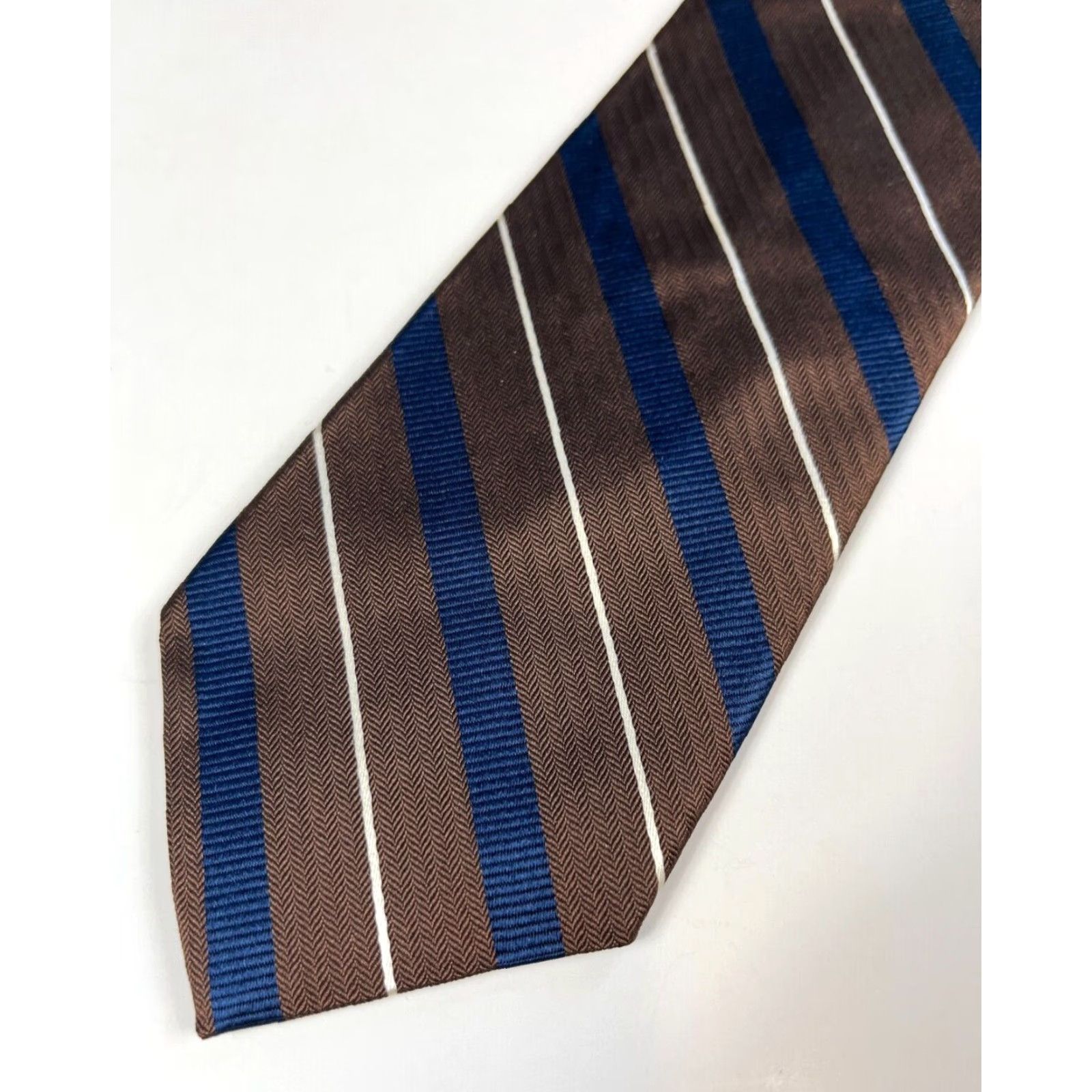 Vintage Hickey Freeman Men’s Luxury Silk Tie Hand Made in USA Fabric Woven in Italy Striped 100% Silk Brown 58" Length 3.5" Width Classic Tie Mens Size ONE SIZE - 4 Thumbnail