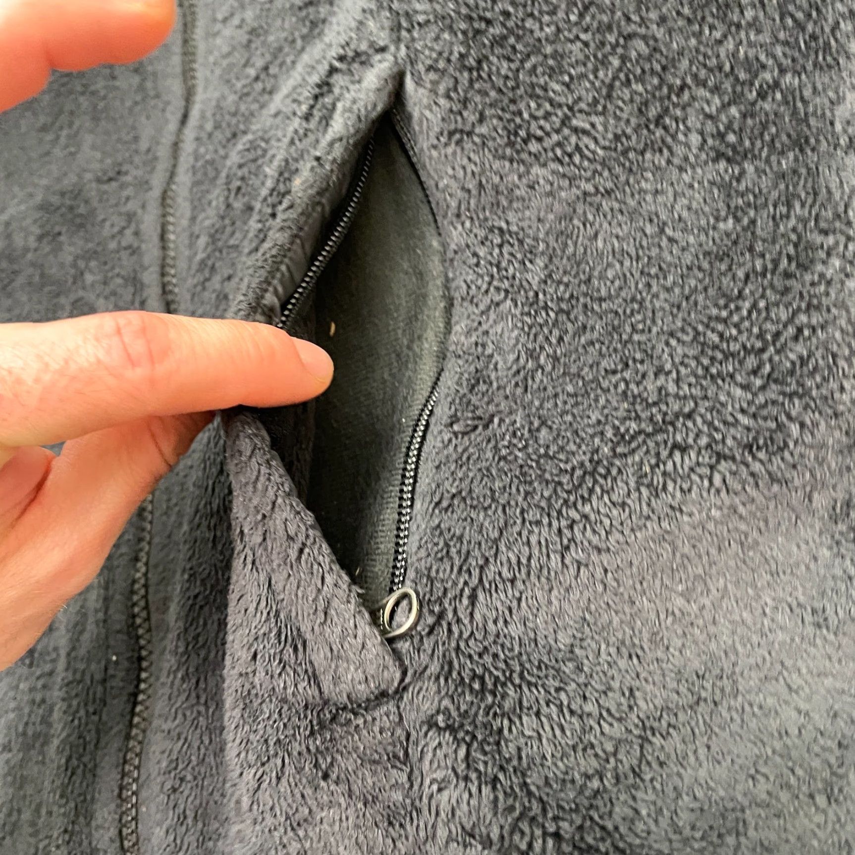The North Face VINTAGE? No, it's not vintage. The North Face Oso Jacket Womens M Black Full Zip Pockets Oso Fleece Outdoor Size M / US 6-8 / IT 42-44 - 7 Thumbnail