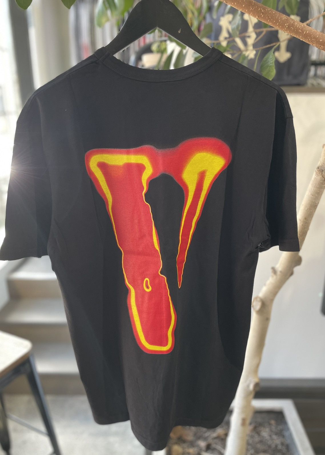 Vlone Vione Devil Spit T-shirt Size US XL / EU 56 / 4 - 4 Thumbnail