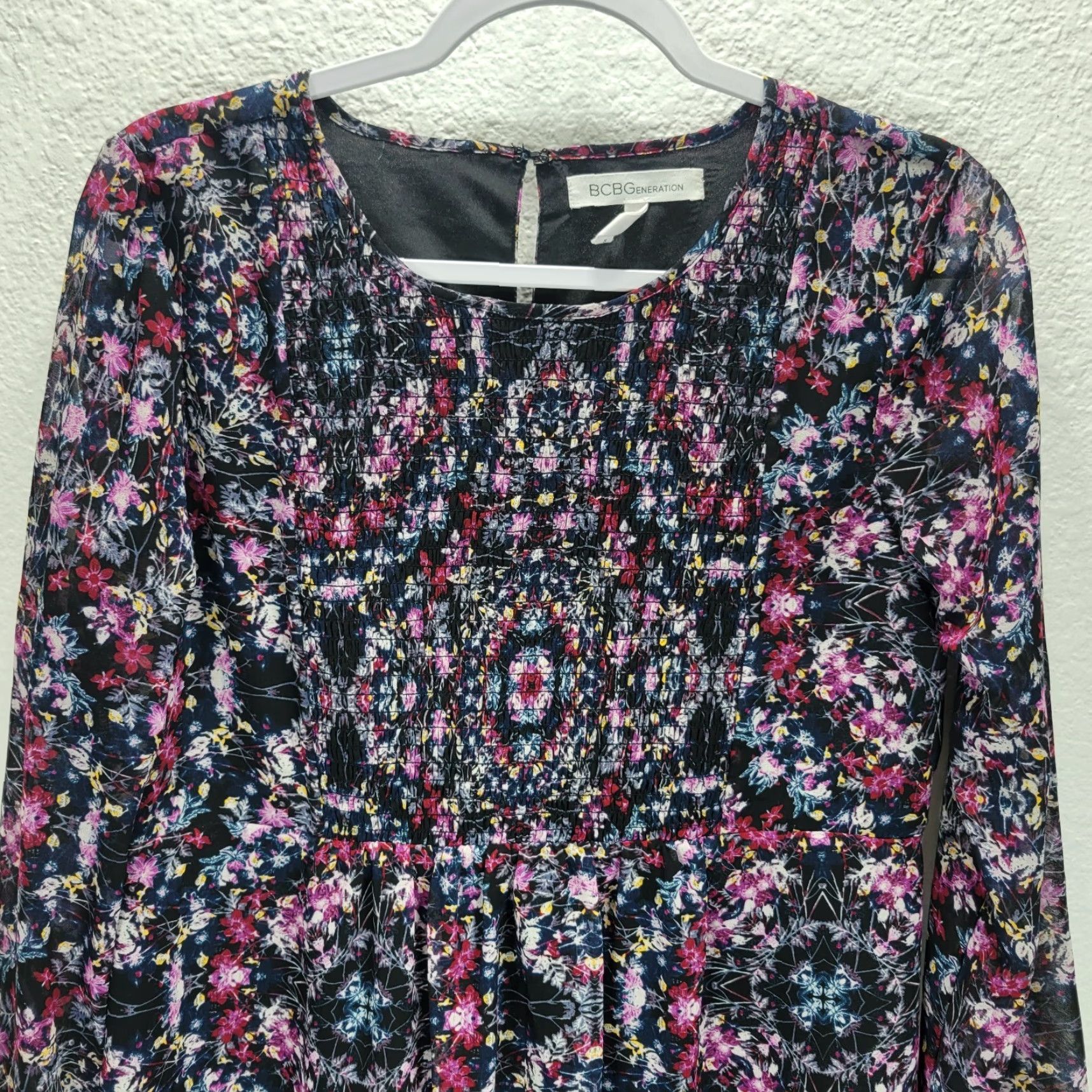 BCBGeneration BCBGGeneration Shift Dress Smocked Floral Long Sleeve Black Sz S Womens Dress Size S / US 4 / IT 40 - 4 Thumbnail