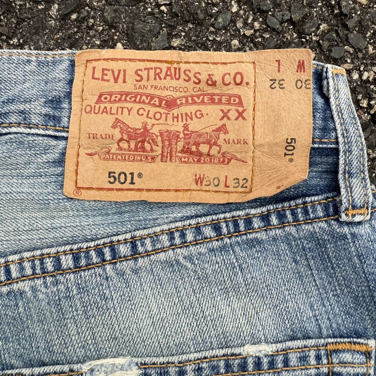 Levi's Vintage Clothing W31 Vintage 2004 Levi's 501 light wash denim jean pants Size US 31 - 13 Thumbnail