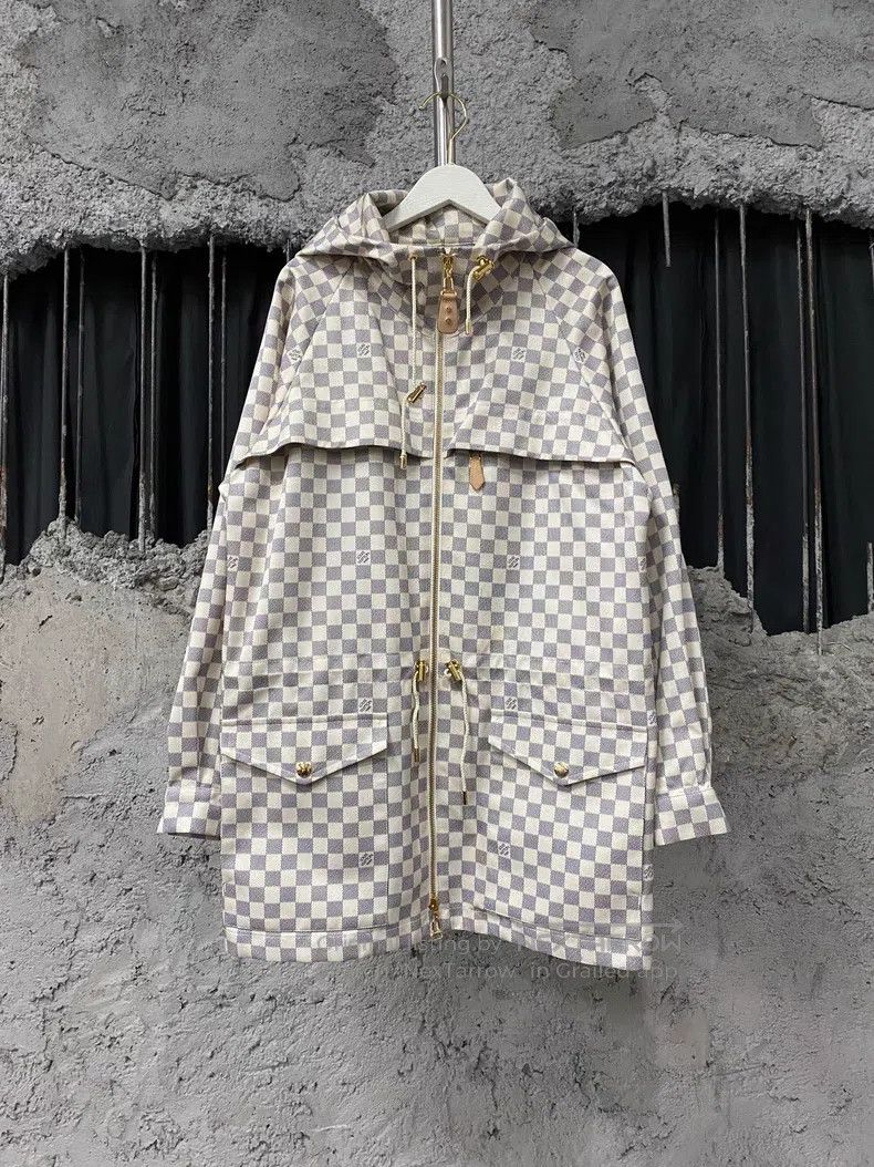 Louis Vuitton Louis Vuitton White checkered trench coat Size XXS / US 00 / IT 34 - 1 Thumbnail