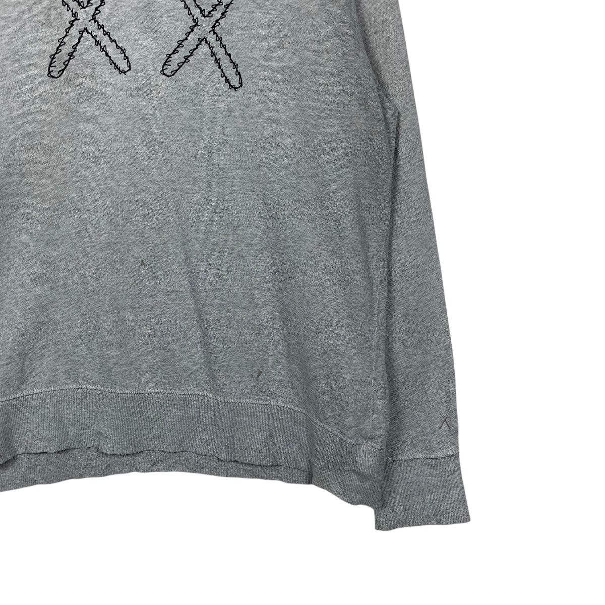 Kaws × Uniqlo Uniqlo Kaws Sesame Street Crewneck Sweatshirt Size US XL / EU 56 / 4 - 4 Thumbnail