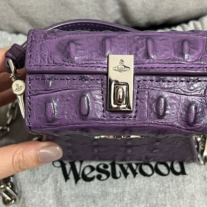 Vivienne Westwood Vivienne Westwood size os Purple leather embossed handbag w Size ONE SIZE - 7 Thumbnail