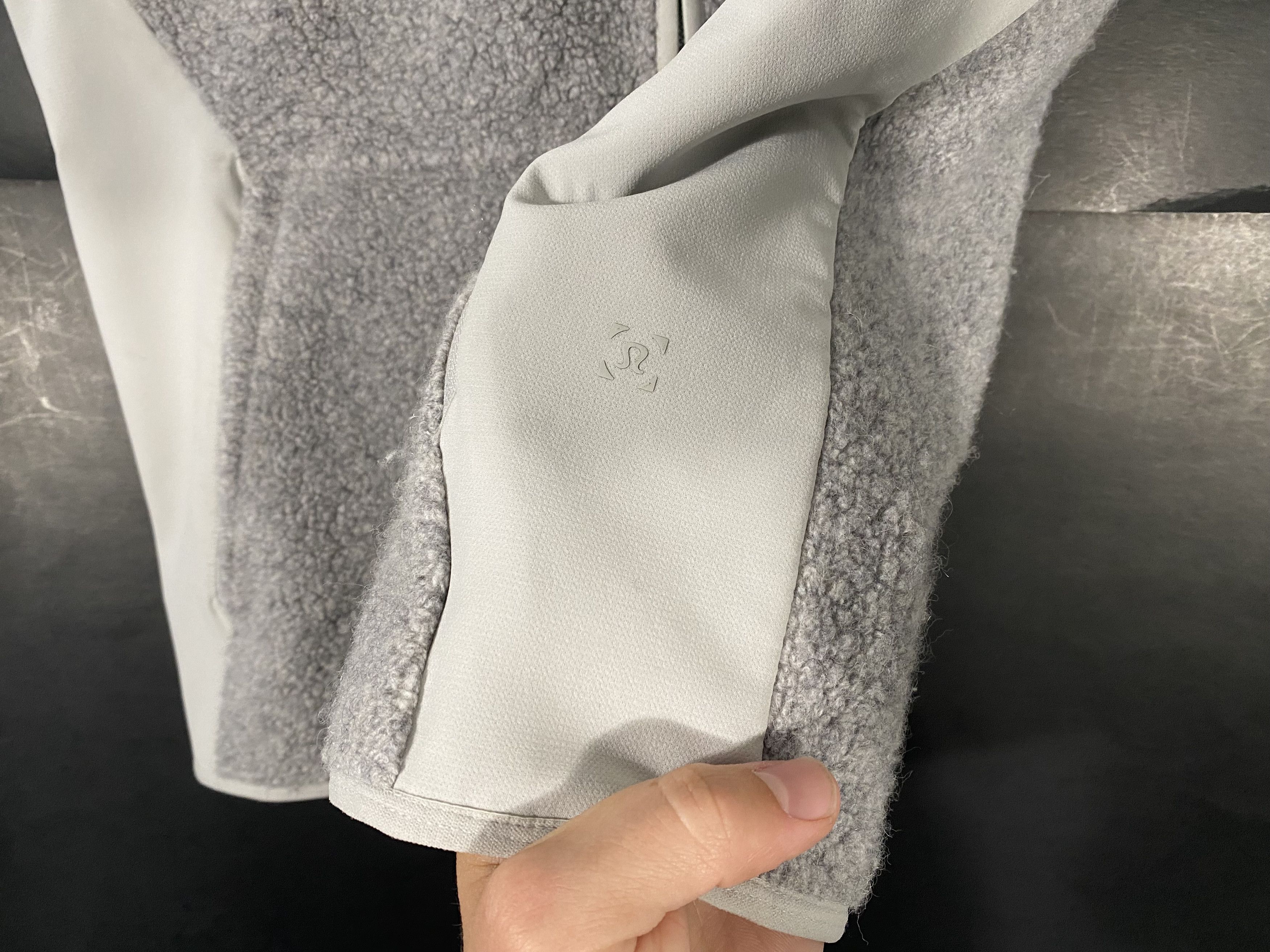 Lululemon M3BGXS Lululemon Tundra Trek Wool Blend Vest Silver Spoon Size US L / EU 52-54 / 3 - 4 Thumbnail