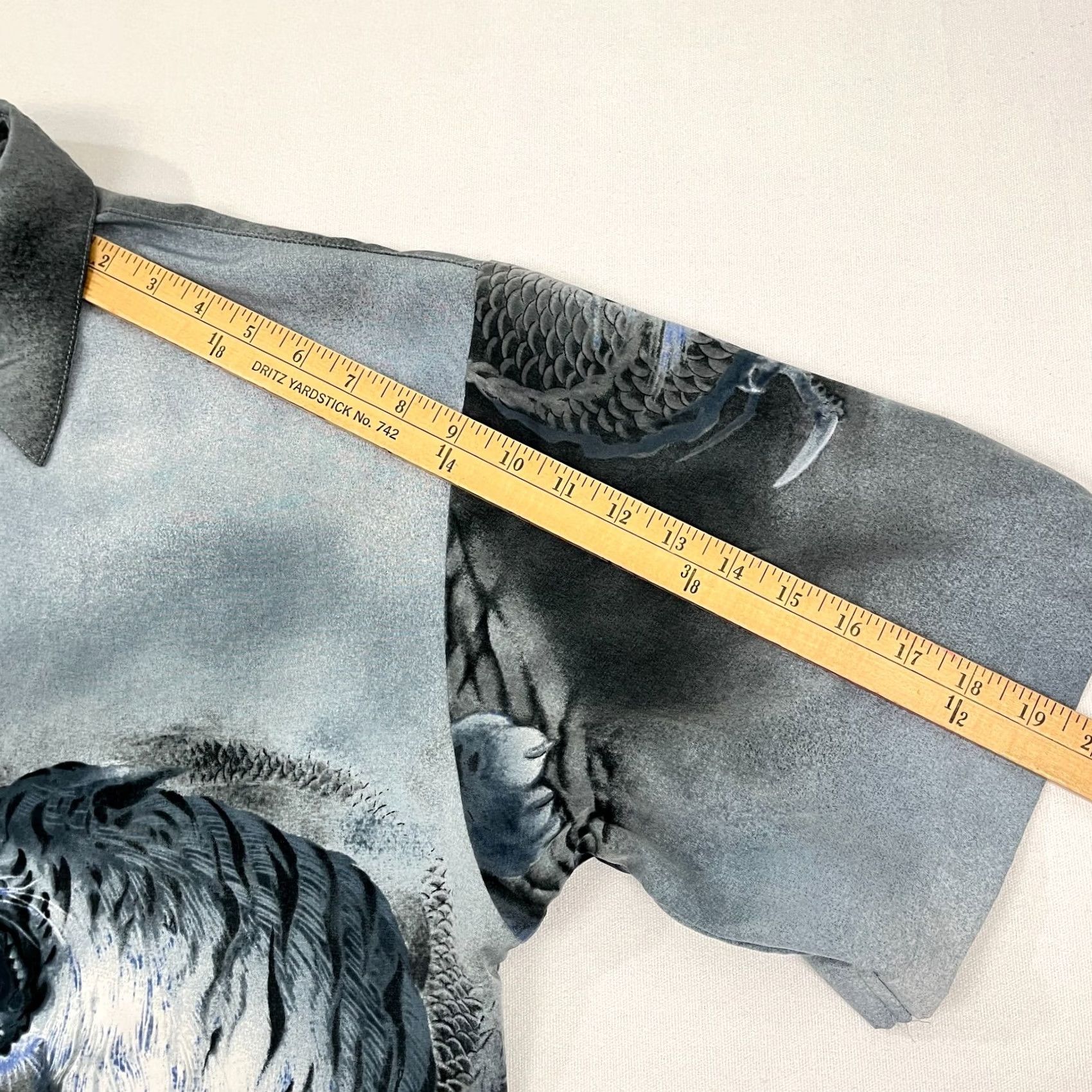 Vintage Y2K Billion Bay Shirt Mens XL Gray Dragon Tiger Lion AOP All Over Button Up VTG Size US XL / EU 56 / 4 - 6 Thumbnail