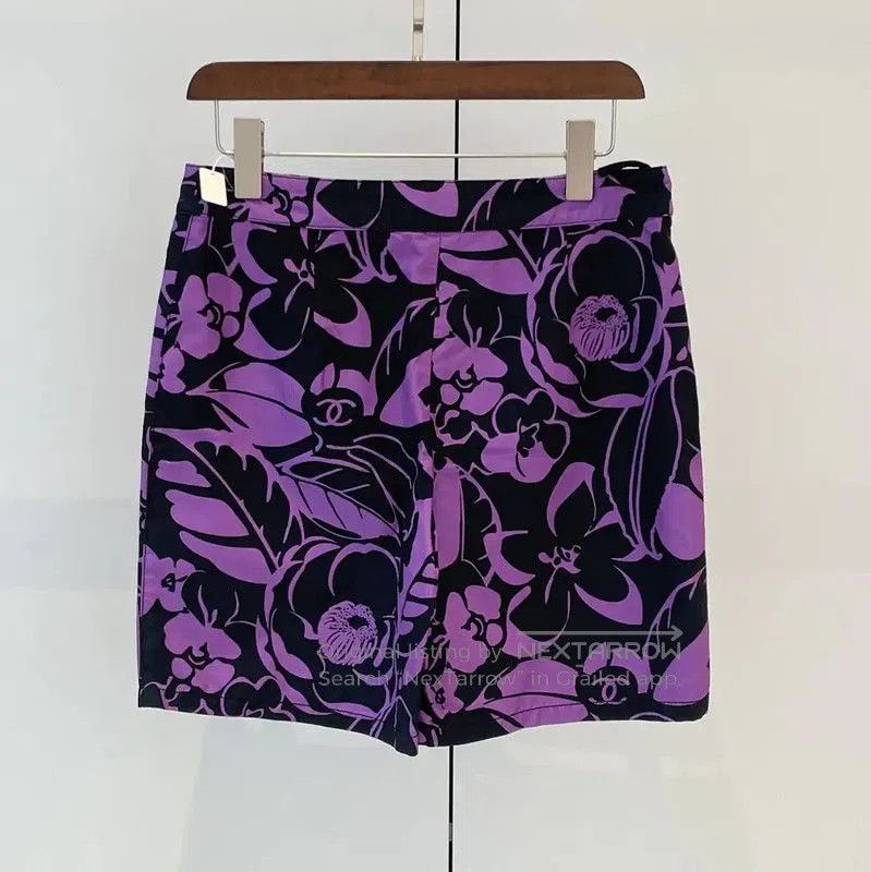 Chanel Chanel Purple Floral Cotton Summer Shorts . Size 28" / US 6 / IT 42 - 4 Thumbnail