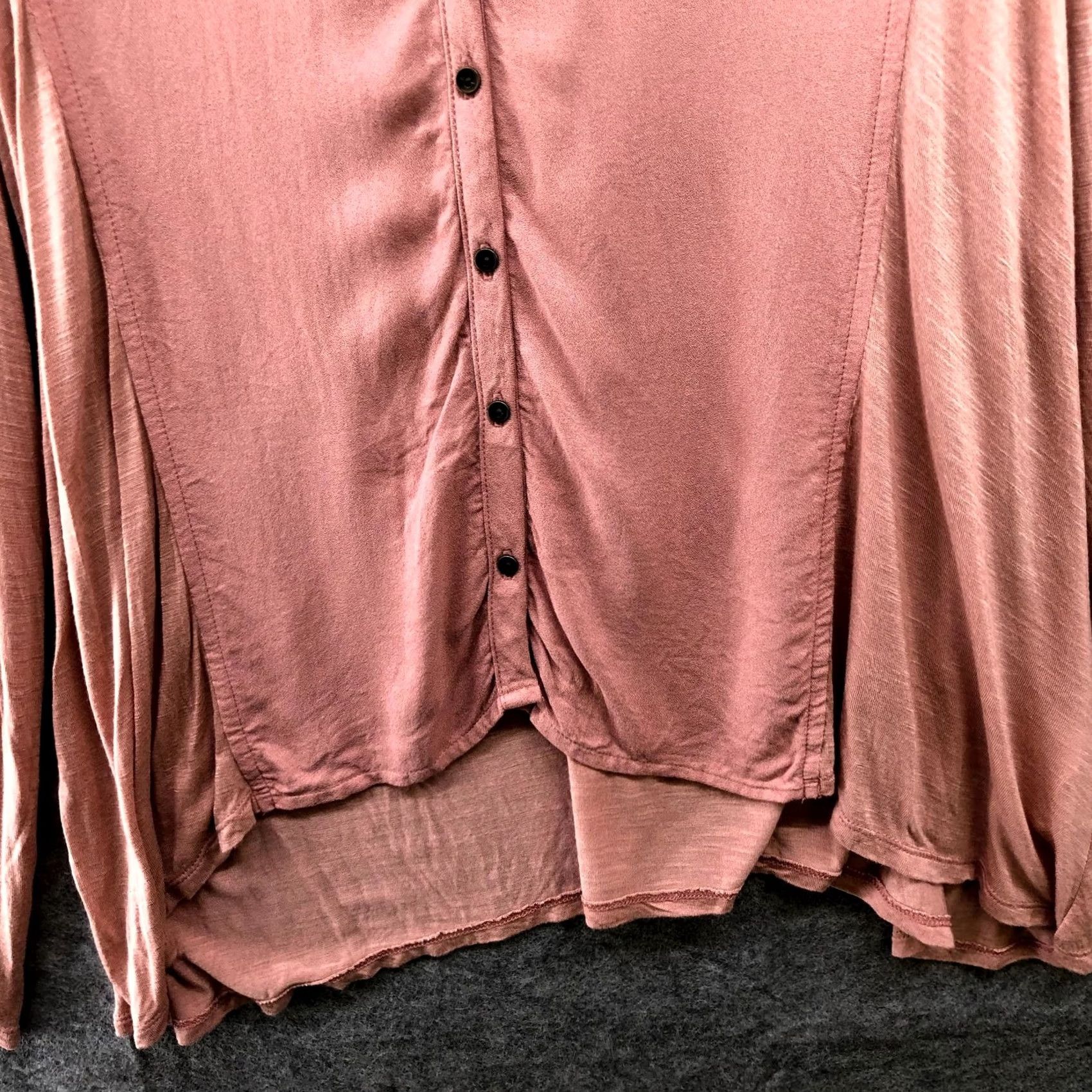 Lucky Brand Lucky Brand Long Sleeve Top Womens XS Pink V-neck Button Front Rayon High Low Blouse Shirt Knit White? Size XS / US 0-2 / IT 36-38 - 4 Thumbnail