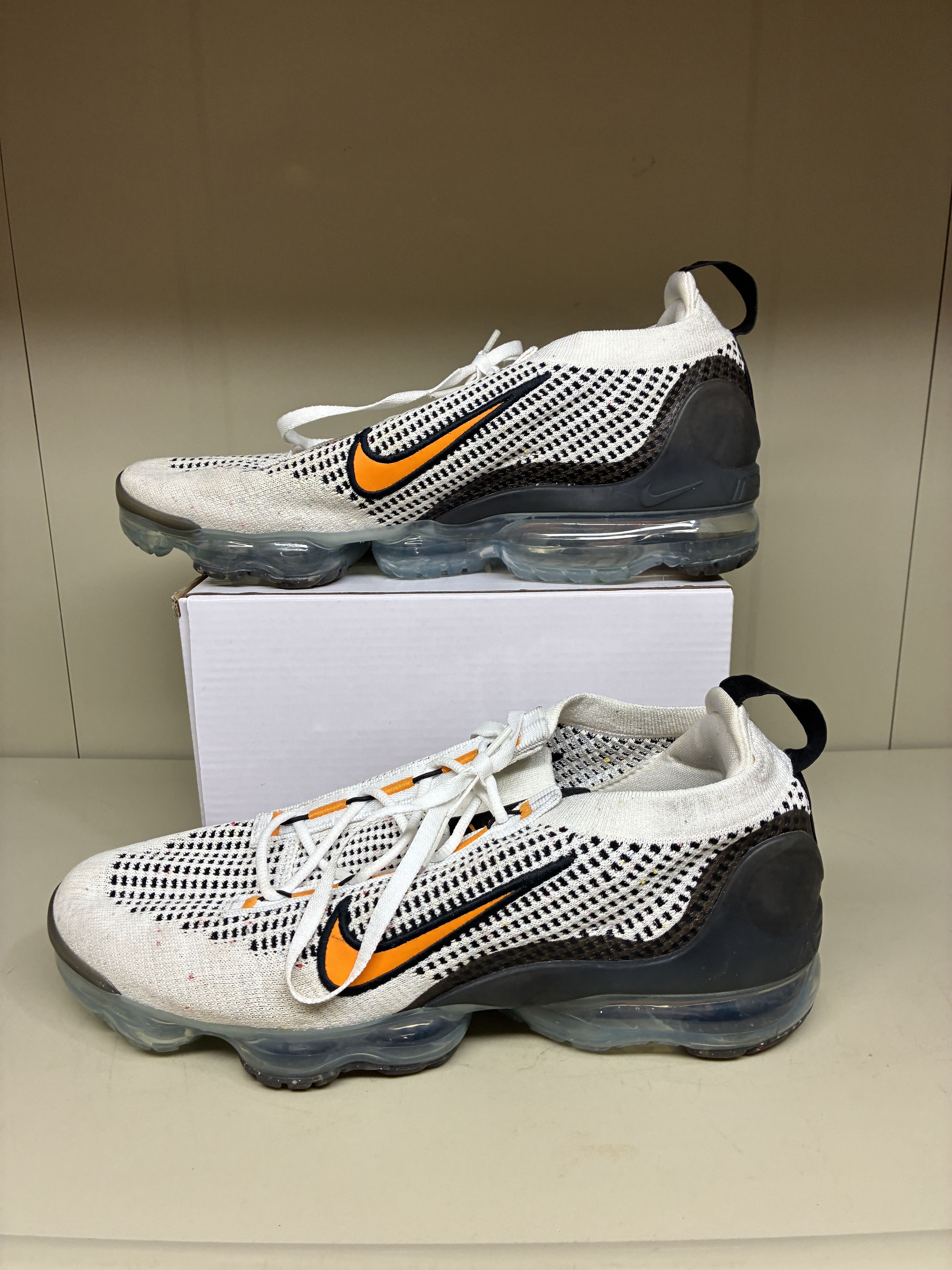Nike Nike Air VaporMax 2021 Flyknit White Kumquat Men's Size 10 Size US 10 / EU 43 - 2 Thumbnail