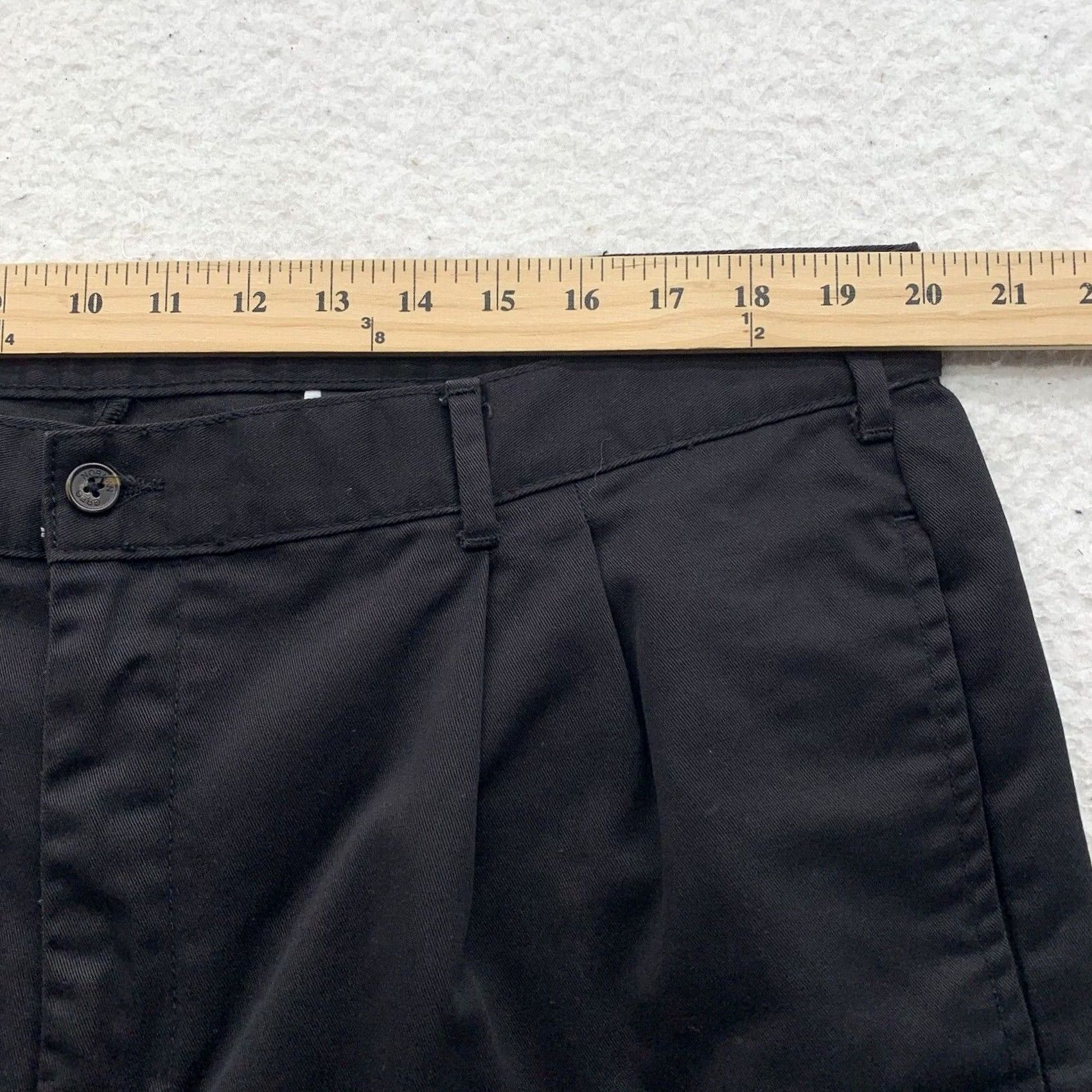 Vintage Greg Norman Mens 40 Black Pleated Chino Golf Shorts 9" Casual Preppy Classic Golfer Size US 40 / EU 56 - 7 Thumbnail