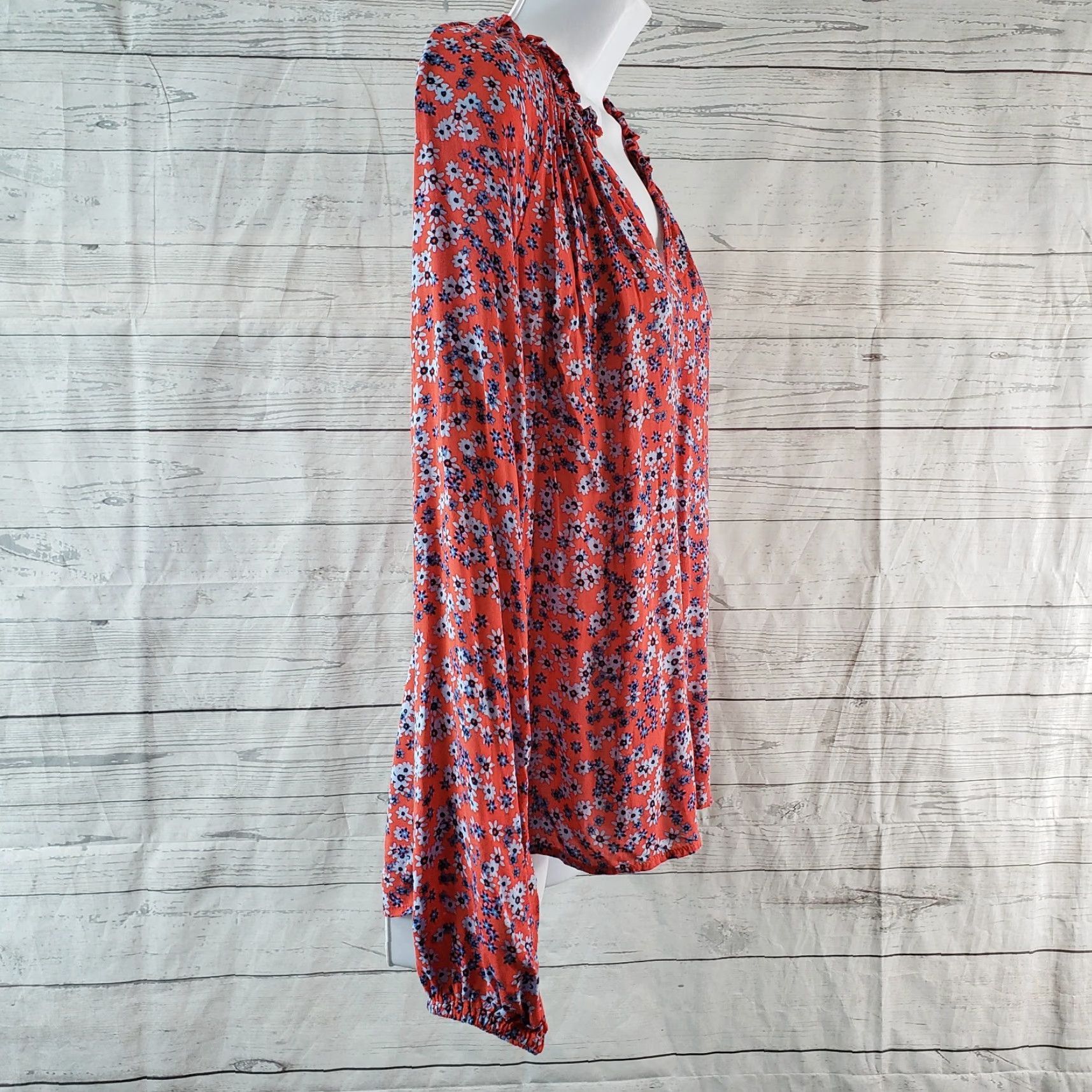Gap Gap Blouse Shirt Womens Small Red Floral Long Sleeve V-Neck Rayon Shirt Red Floral Long Sleeve Gap Womens Small Size S / US 4 / IT 40 - 3 Thumbnail