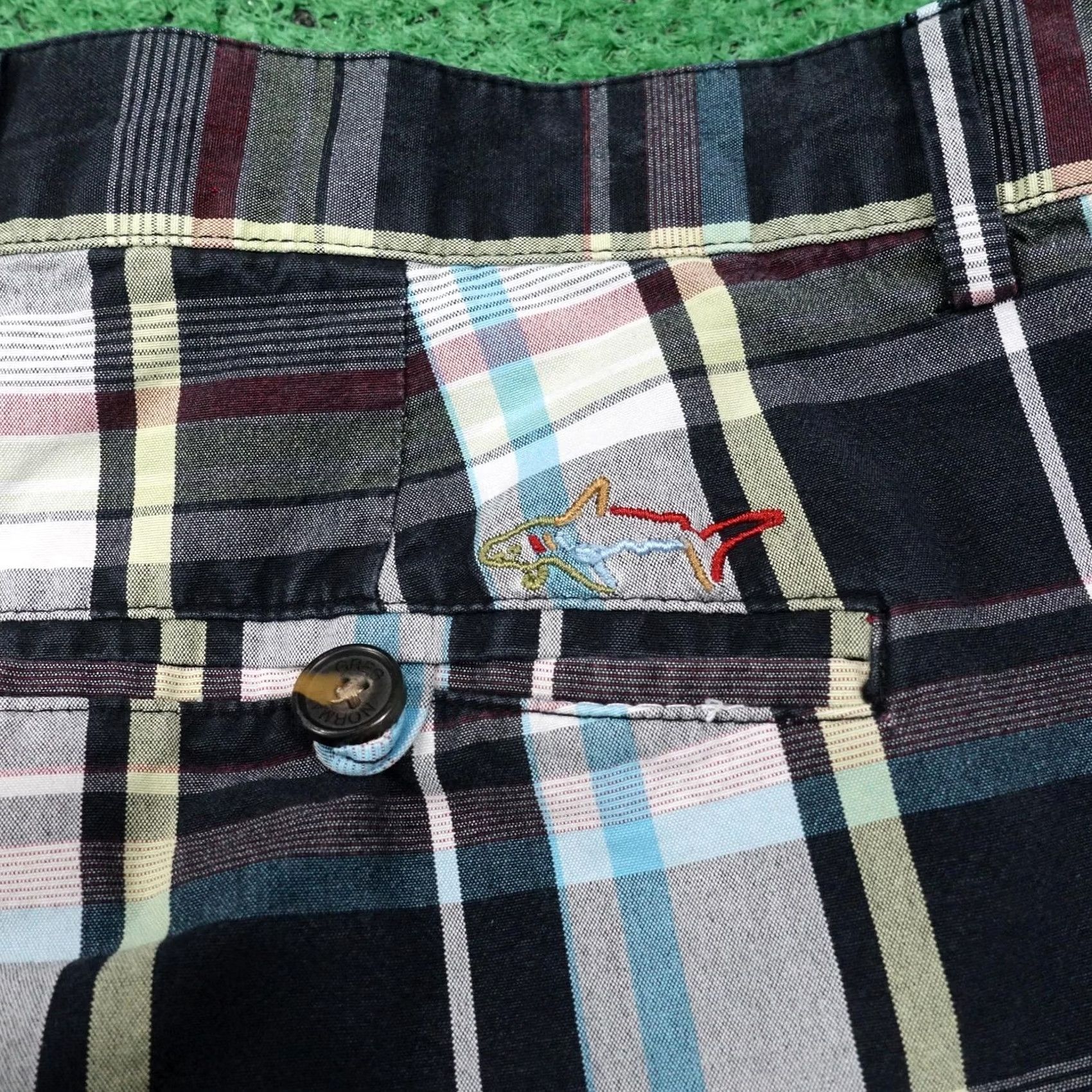 Vintage Greg Norman Shorts Mens 38 Black Plaid Cotton Bermuda Pockets Front 9 Inseam Size US 38 / EU 54 - 4 Thumbnail