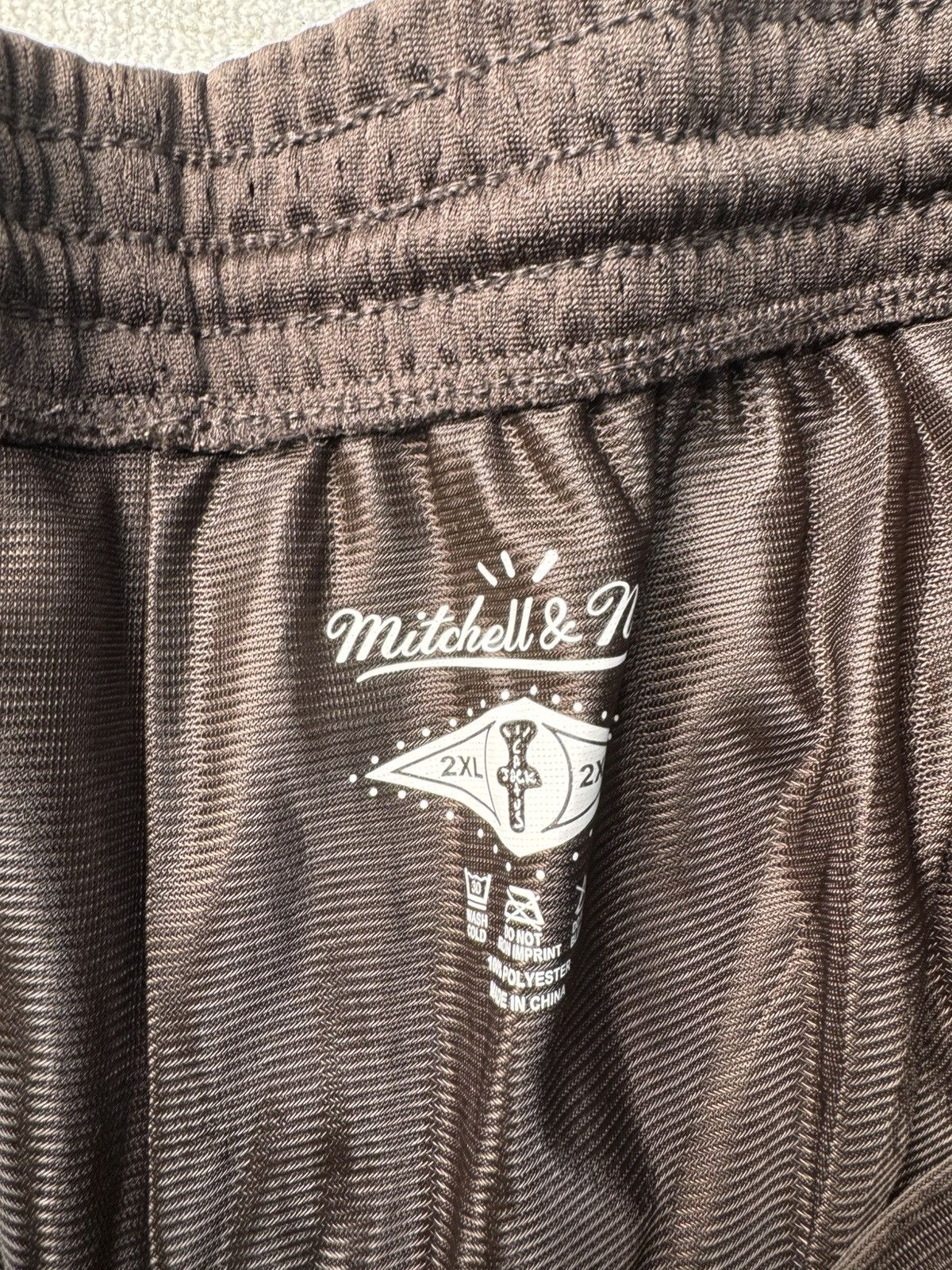 Mitchell & Ness × Travis Scott Oregon ducks basketball shorts Size US 38 / EU 54 - 4 Thumbnail