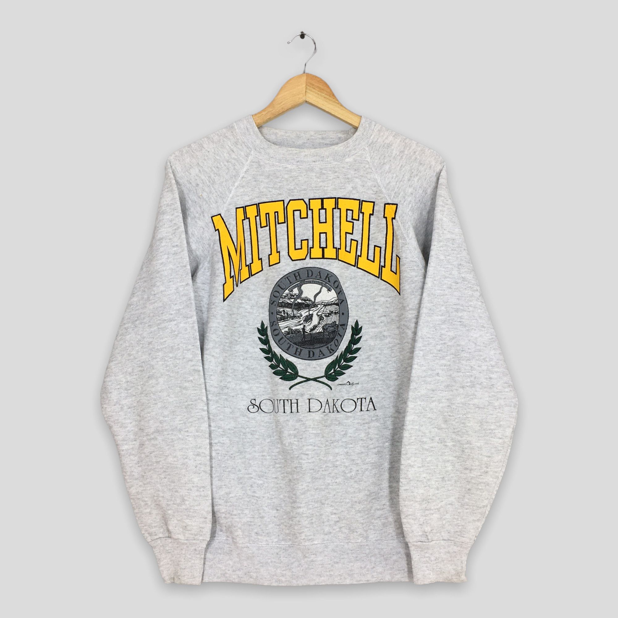 Dakota Grizzly Vintage 90s Mitchell South Dakota Gray Sweatshirt Large Size US L / EU 52-54 / 3 - 1 Thumbnail