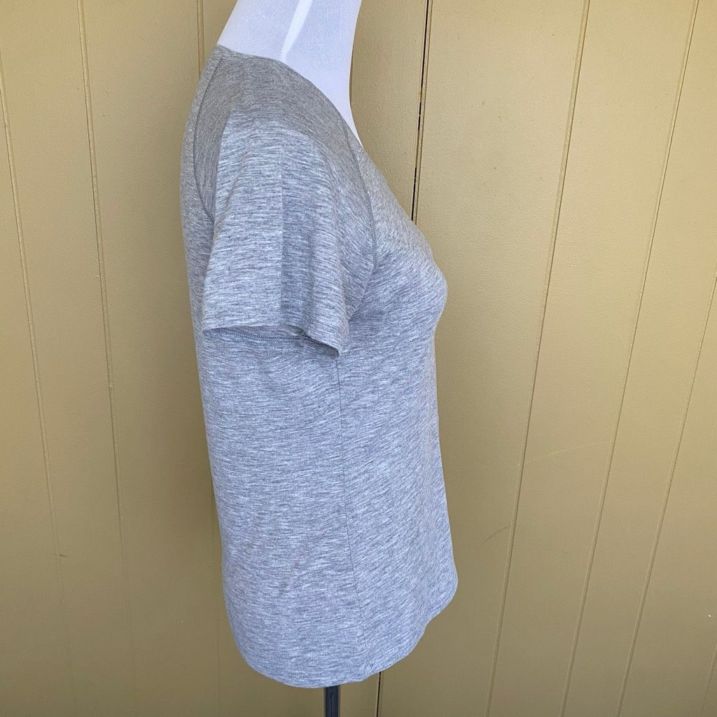 Under Armour Under Armour women M semi fitted heat gear v-neck short slee Size M / US 6-8 / IT 42-44 - 4 Thumbnail