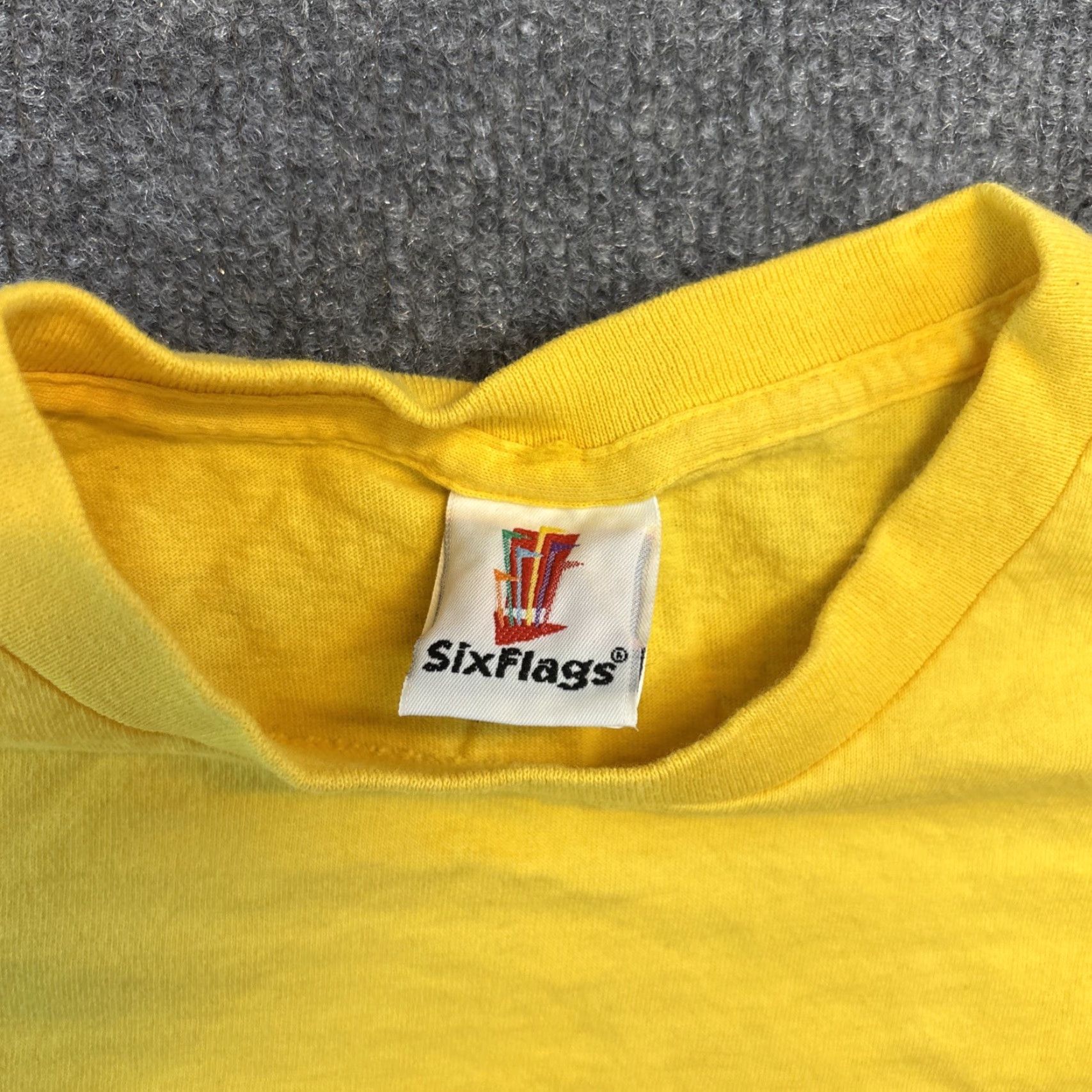 Vintage VTG Six Flags AstroWorld Looney Tunes Yellow Medium Men's T-Shirt 1990s Cotton Size US M / EU 48-50 / 2 - 3 Thumbnail