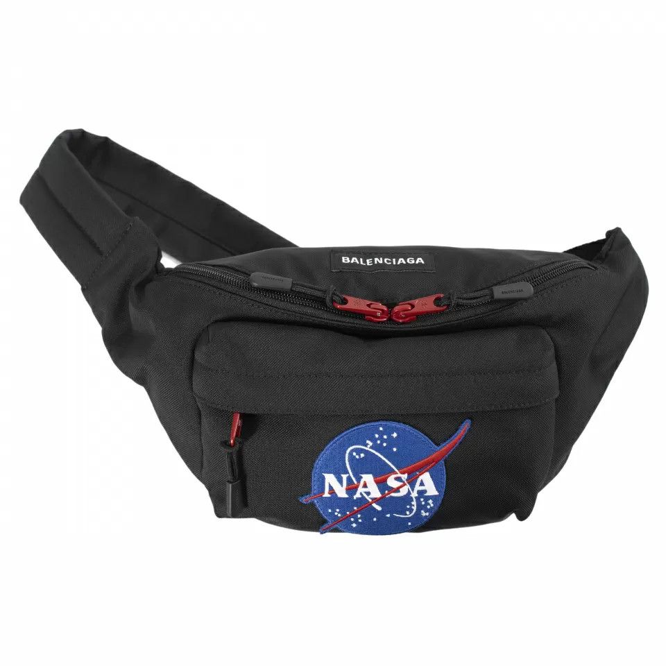 image of Balenciaga O1Mt1Gz0424 Size: Os Space Beltpack In Black, Women's