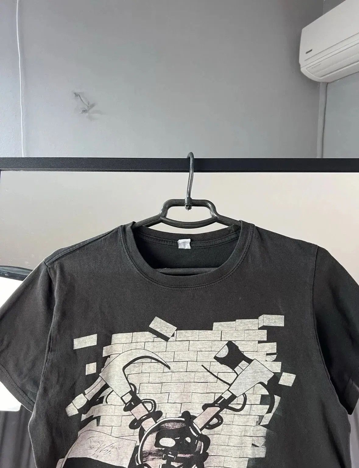 Japanese Brand × Pink Floyd × Vintage Vintage Pink Floyd Roger Water band tee rock the dirk side Size US M / EU 48-50 / 2 - 5 Thumbnail