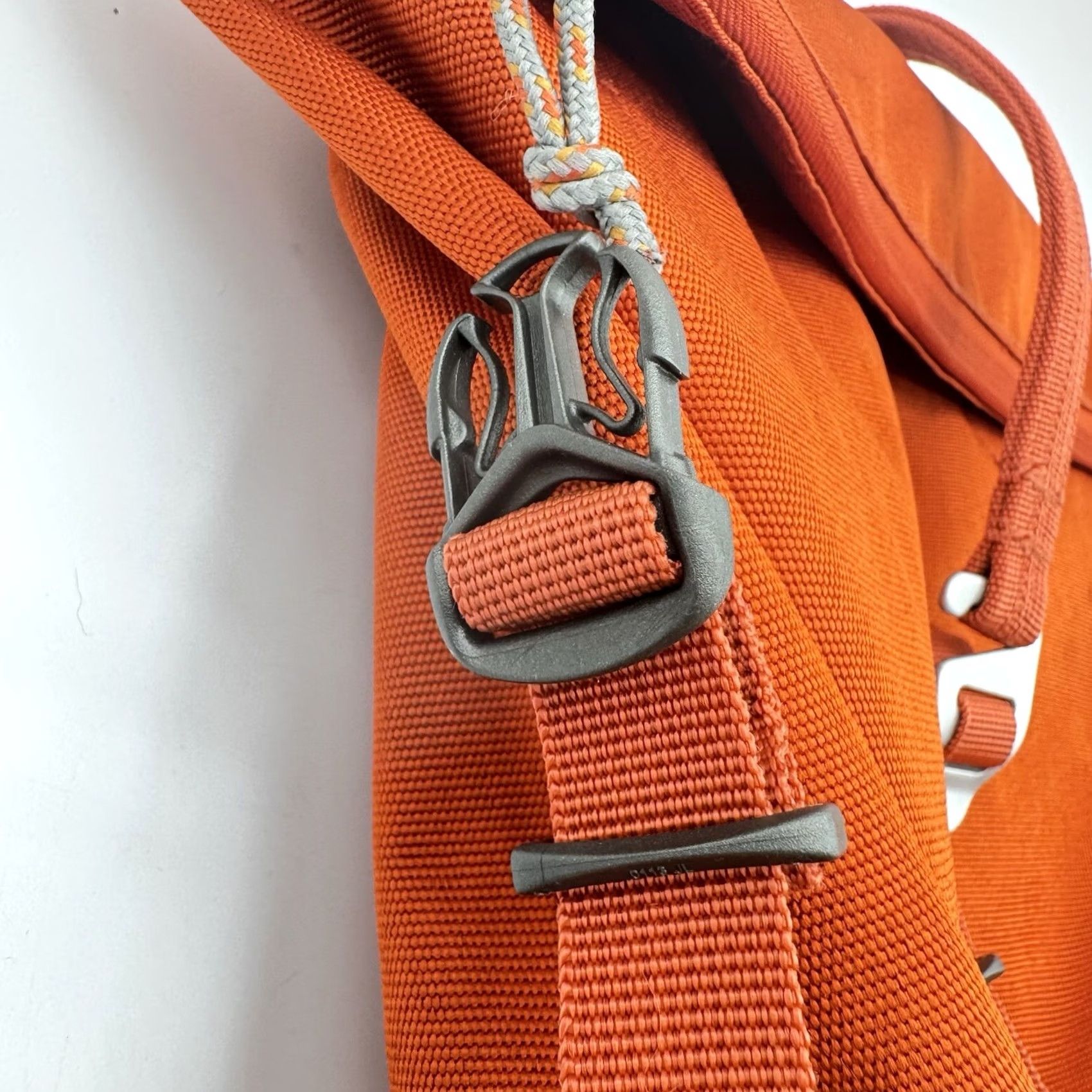 Vintage Craghoppers Backpack OS Orange Mens Classic 16L Rolltop Outdoor Everyday Bag Kiwi Classic 16L Rolltop OS Orange Mens Bag Size ONE SIZE - 6 Thumbnail