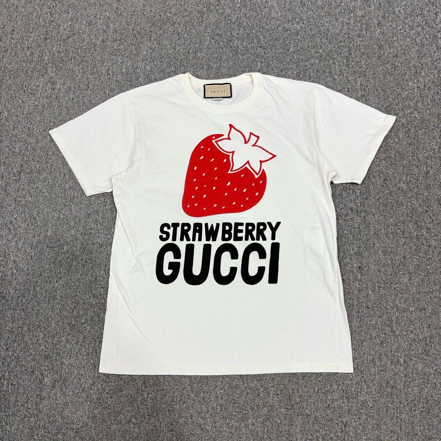 Gucci Gucci Strawberry Print SS Tee S 99 New Size S / US 4 / IT 40 - 1 Thumbnail