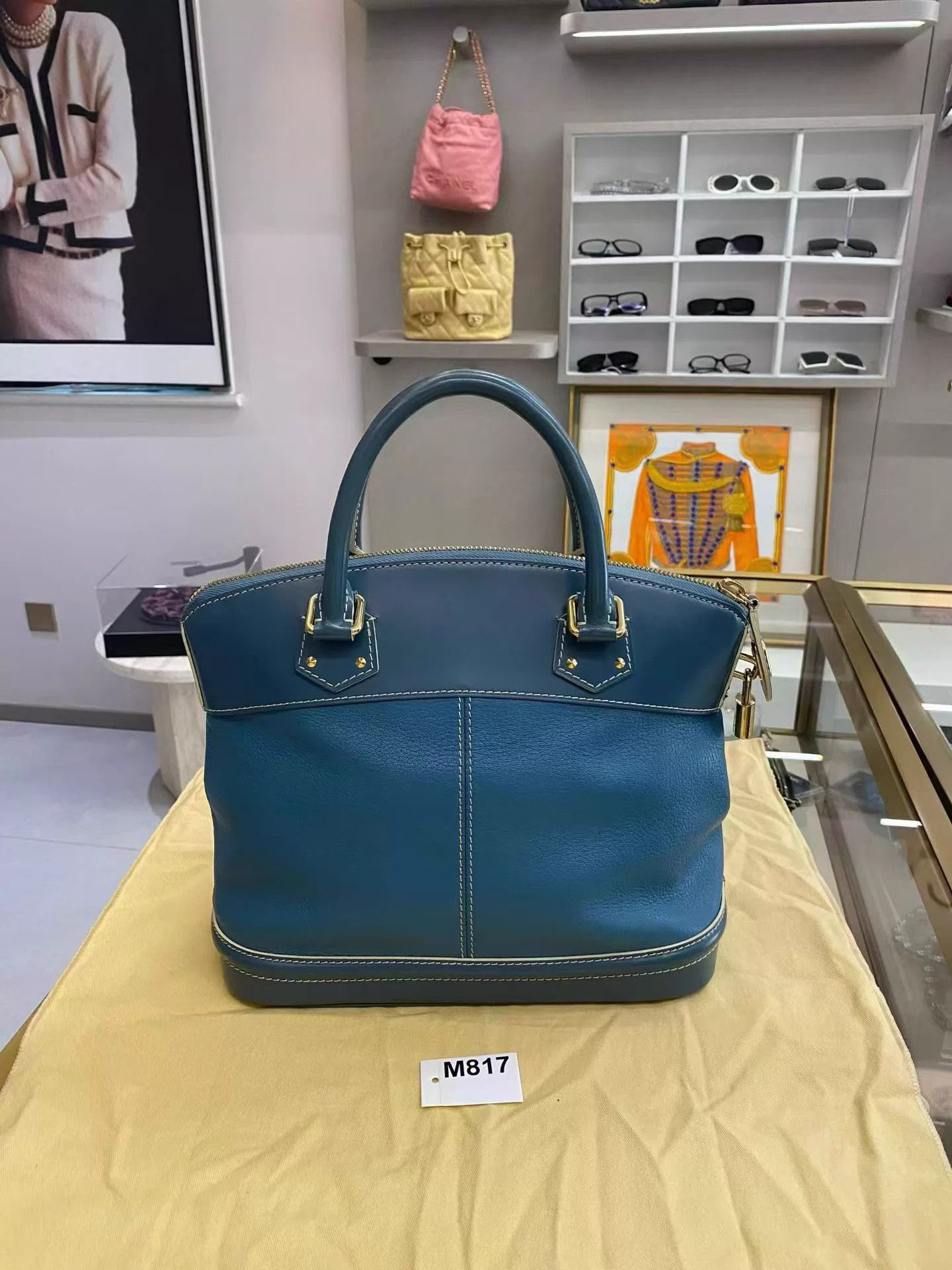 Louis Vuitton LV Suhali Blue Gold Calf Shell Toe Bag 28x15x22 GC M817 Size ONE SIZE - 2 Thumbnail