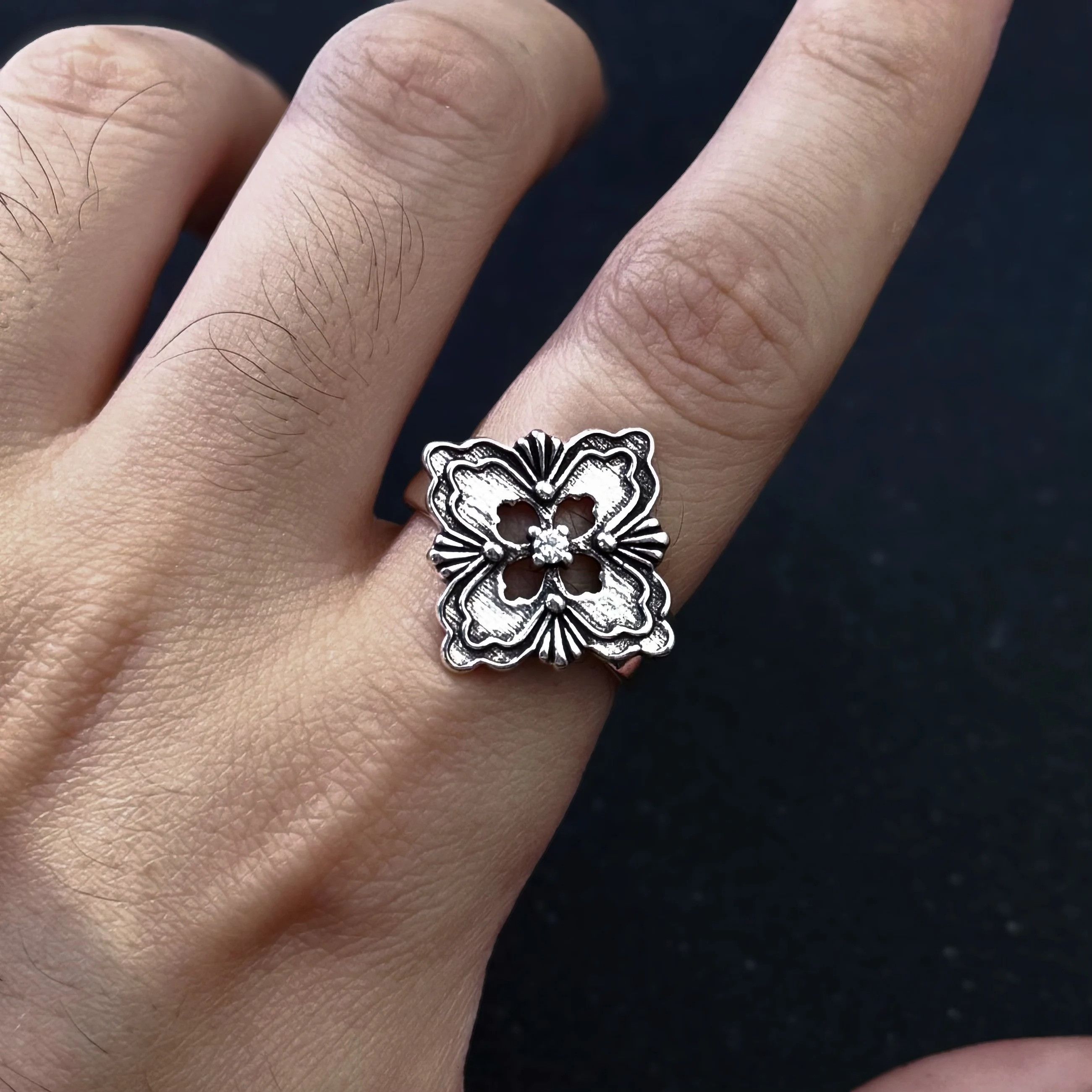 Vintage Retro Lucky Four-leaf Clover Ring Size ONE SIZE - 1 Thumbnail
