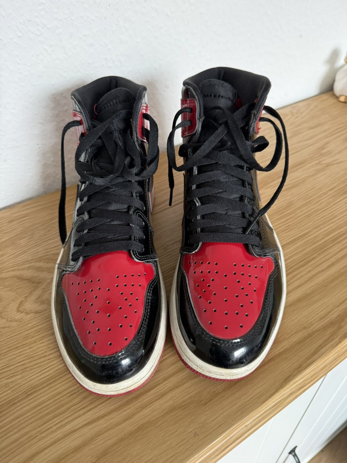 Nike Nike Air Jordan 1 Patent Bred Gloss EU44 Size US 10.5 / EU 43-44 - 2 Thumbnail
