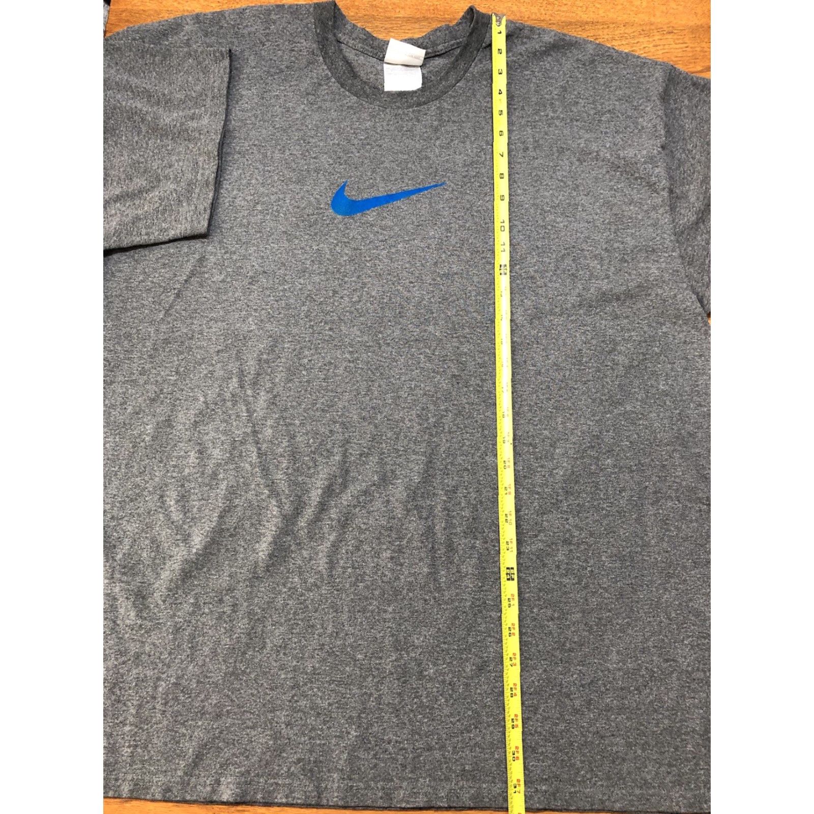 Nike VINTAGE Nike T-Shirt Mens 2XL Gray Short Sleeve Crew Neck Center Swoosh Logo 90s 2000s Sports Classic Size US XXL / EU 58 / 5 - 6 Thumbnail