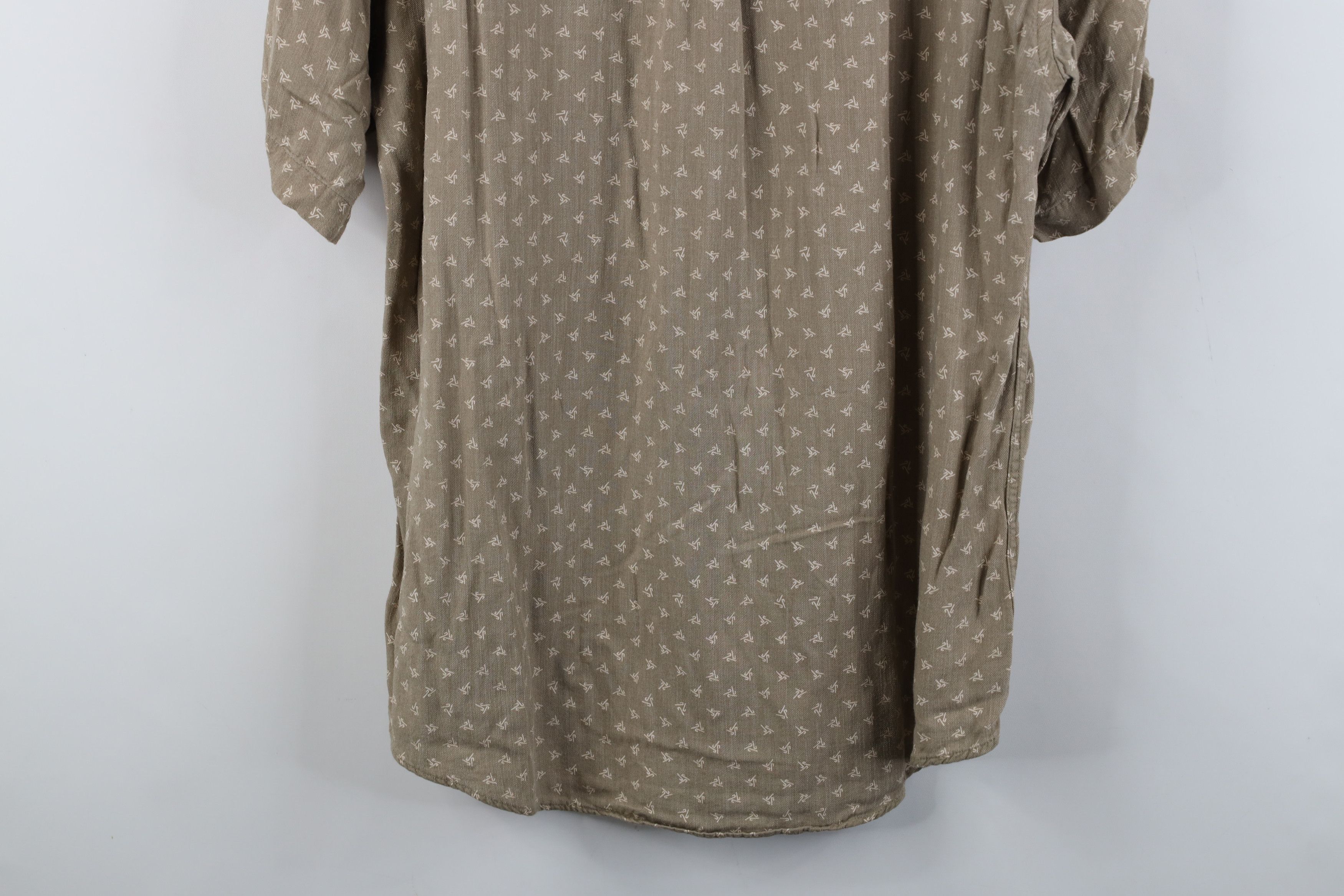 Vintage Vintage 90s Streetwear Gabardine Geometric Button Shirt Size US S / EU 44-46 / 1 - 10 Thumbnail