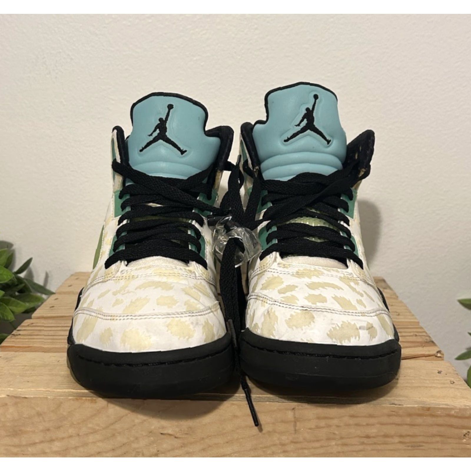 Nike VINTAGE Nike Air Jordan 5 Retro Sneaker Mens White Green 6.5 High Top Leather Athletic Casual Workwear 2019 CN2932-100 Shoes Size US 6 / EU 39 - 3 Thumbnail