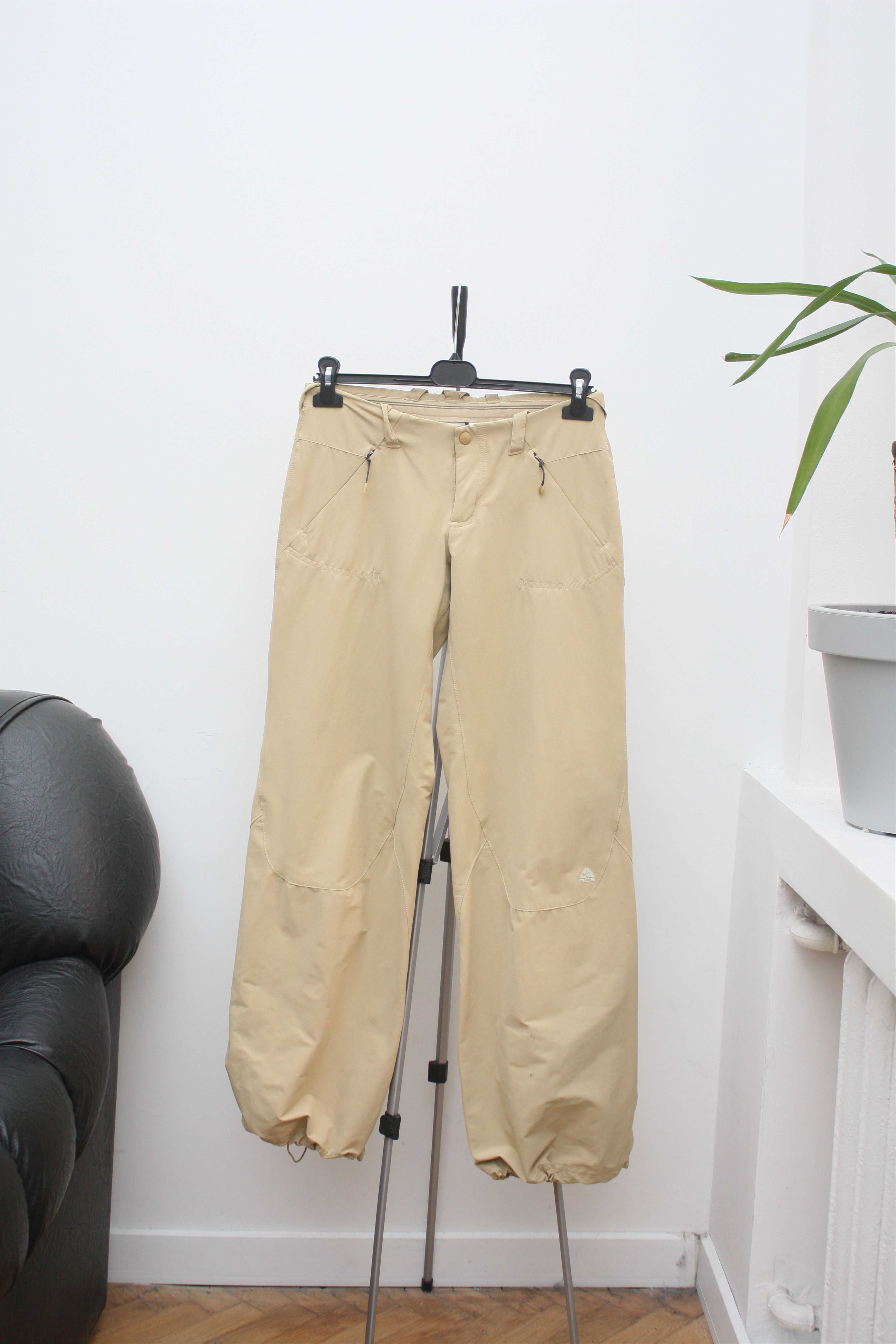 Nike ACG Nike ACG Vintage Beige Pants Women's US2 Size 26" / US 2 / IT 38 - 2 Thumbnail