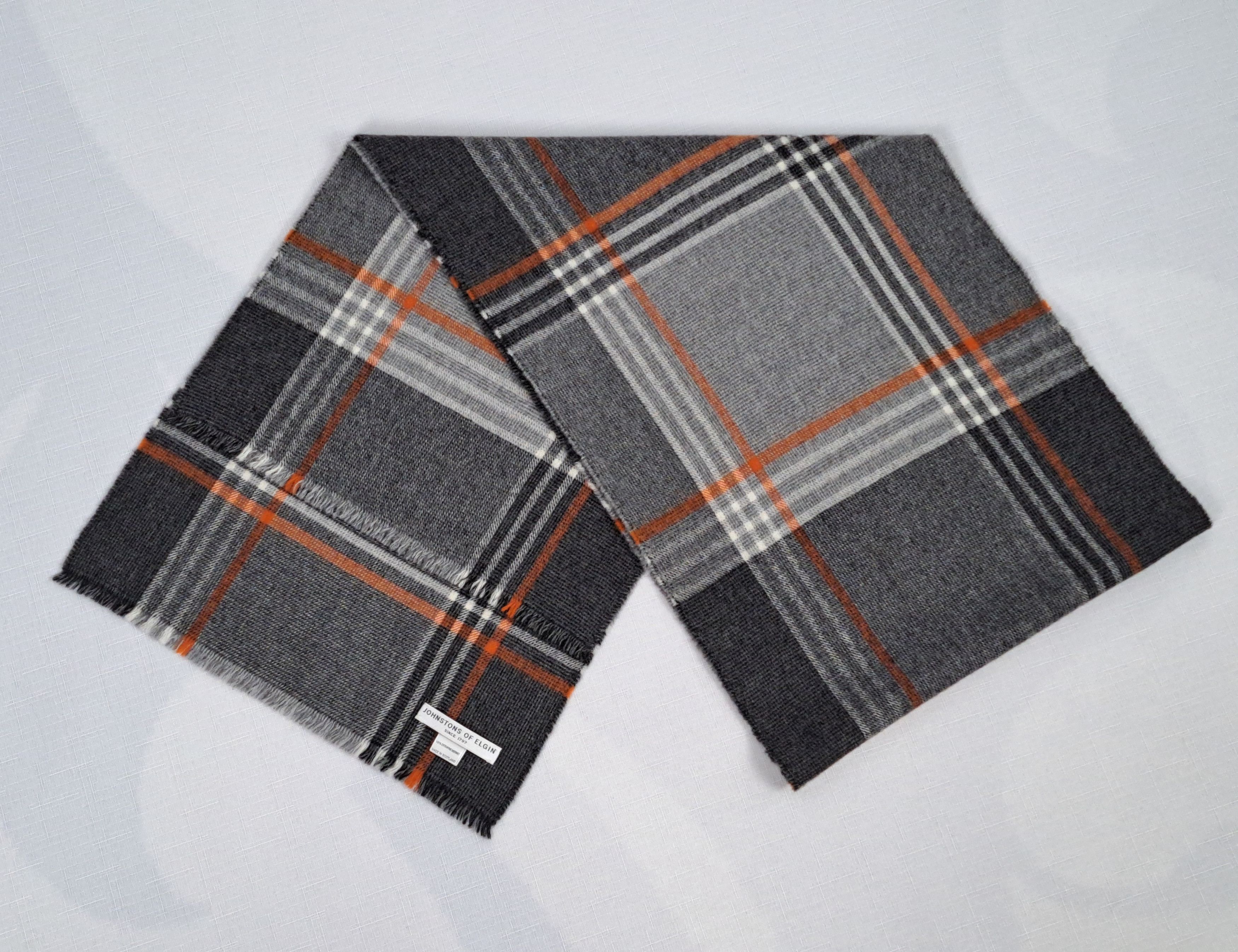 Johnstons Of Elgin Johnstons Of Elgin merino wool scarf. Made in Scotland. Size ONE SIZE - 4 Thumbnail