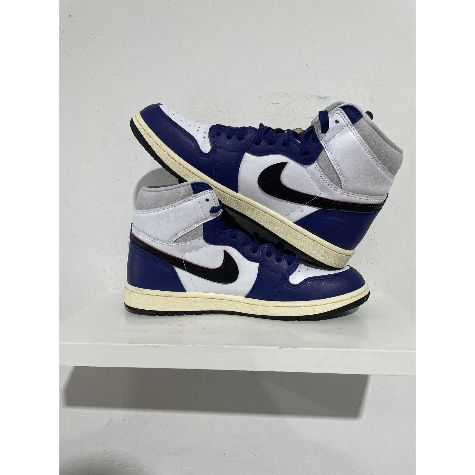 Nike NIKE JORDAN 1 HIGH RARE AIR SIZE 11 PREOWNED Size US 11 / EU 44 - 2 Thumbnail