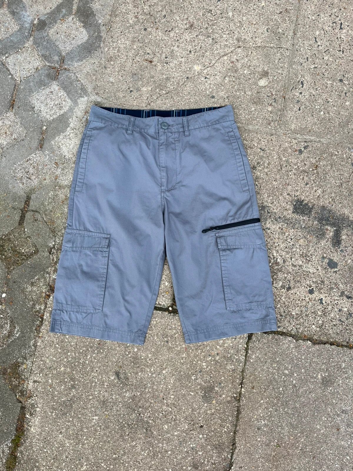 Nike Vintage 00s Nike Grey Cargo Shorts 28W Size US 28 / EU 44 - 4 Thumbnail