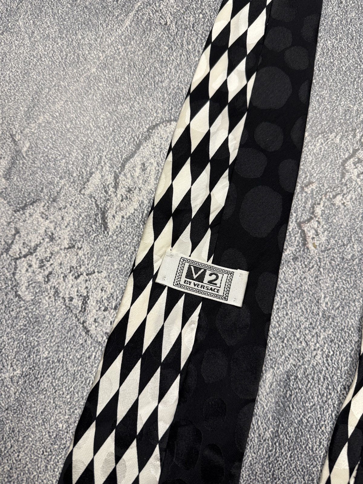 Versace Vintage V2 by Versace Silk Tie Made in Italy Size ONE SIZE - 5 Thumbnail