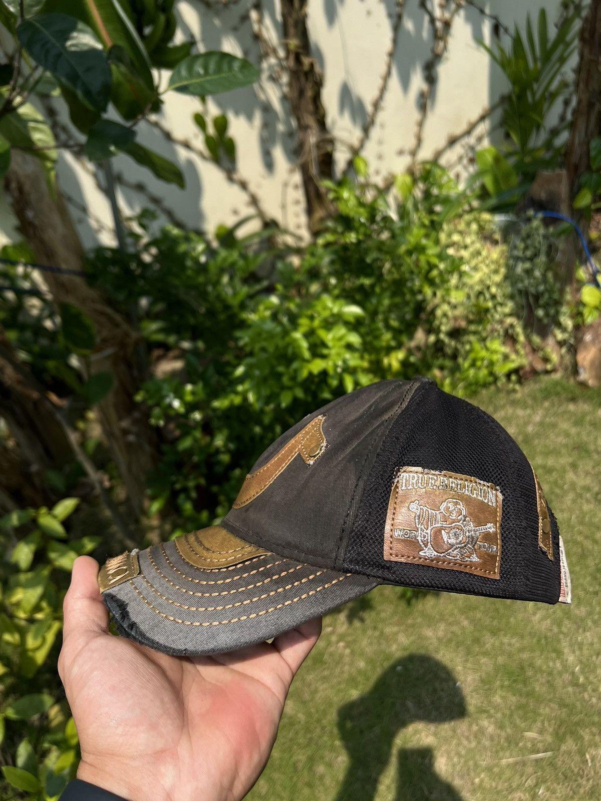 True Religion 00’s TRUE RELIGION DISTRESSED SUN FADED CAP AVANT-GARDE Size ONE SIZE - 2 Thumbnail