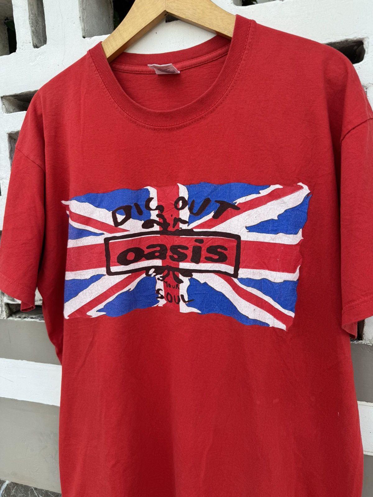 Band Tees Oasis Dig out your Soul European tour 09 Tshirt Size US L / EU 52-54 / 3 - 4 Thumbnail