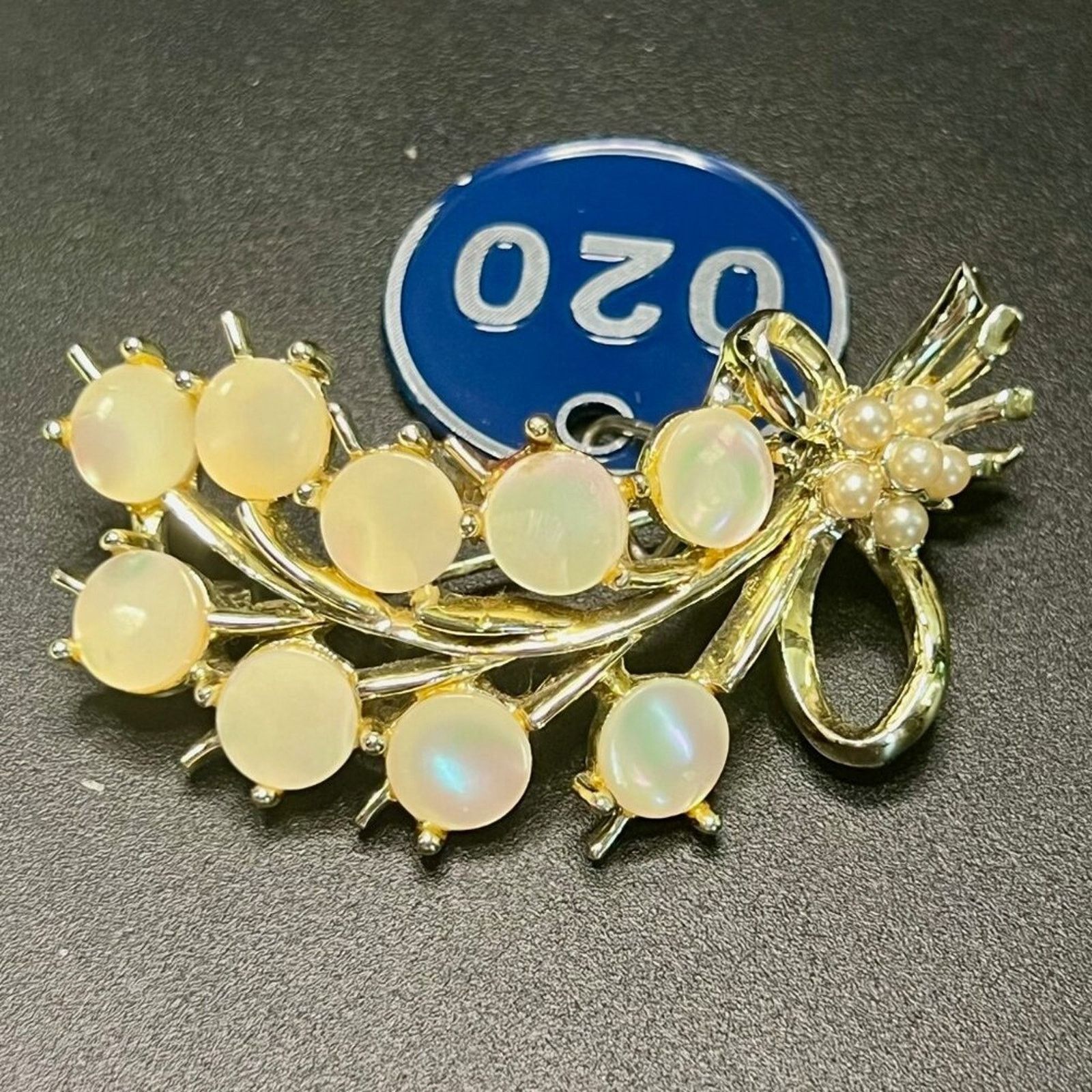 & Other Stories Mother of Pearl, Pearl, Goldtone, Bow Brooch pin Size ONE SIZE - 1 Preview