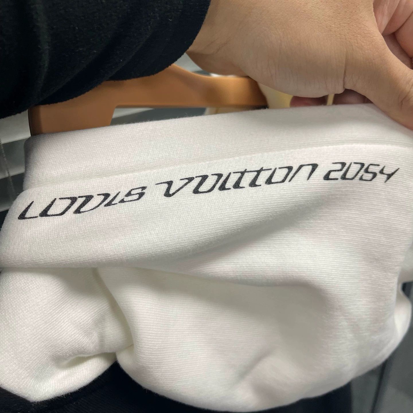 Louis Vuitton LV brim logo hoodie S 99 new #10586 Size US S / EU 44-46 / 1 - 3 Thumbnail