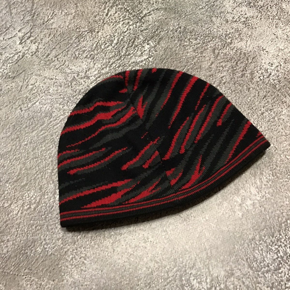Vintage Vintage 90s Striped Beanie Red Black Emo Grunge Sun Faded OS Size ONE SIZE - 2 Thumbnail