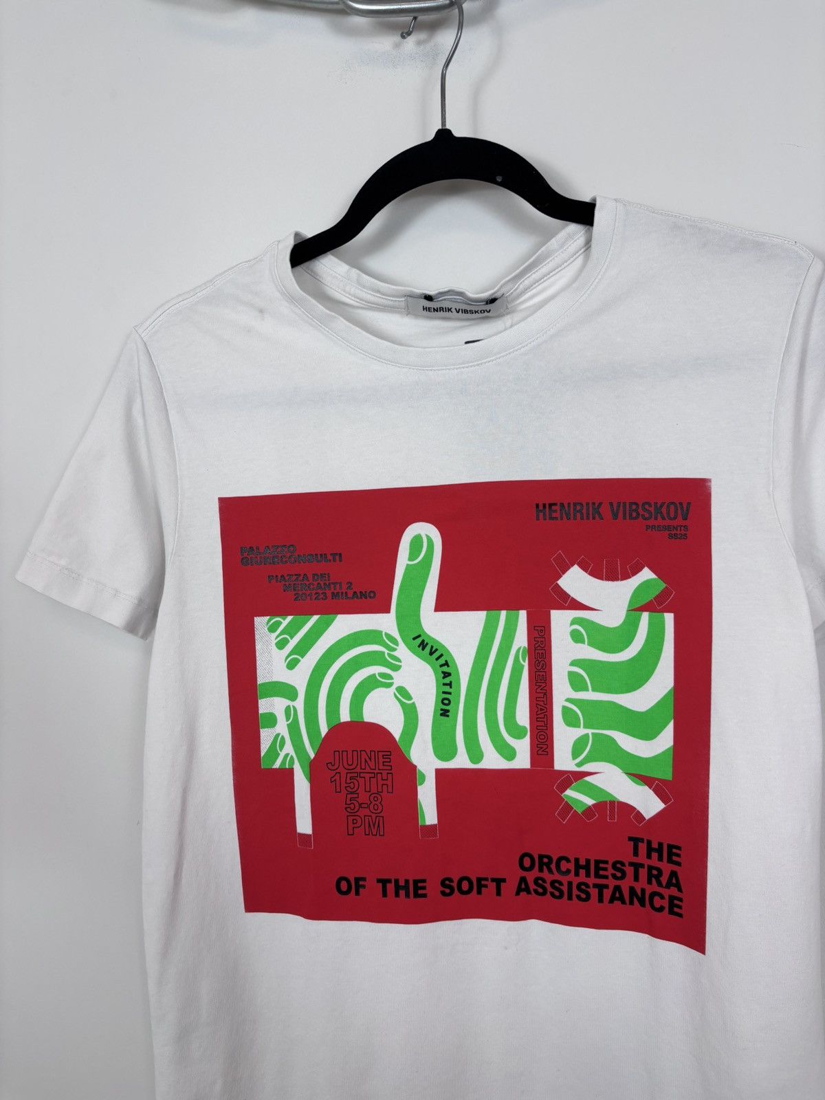 Henrik Vibskov Henrik Vibskov The Orchestra NWT Men’s Big Logo White Tee Size US S / EU 44-46 / 1 - 6 Thumbnail